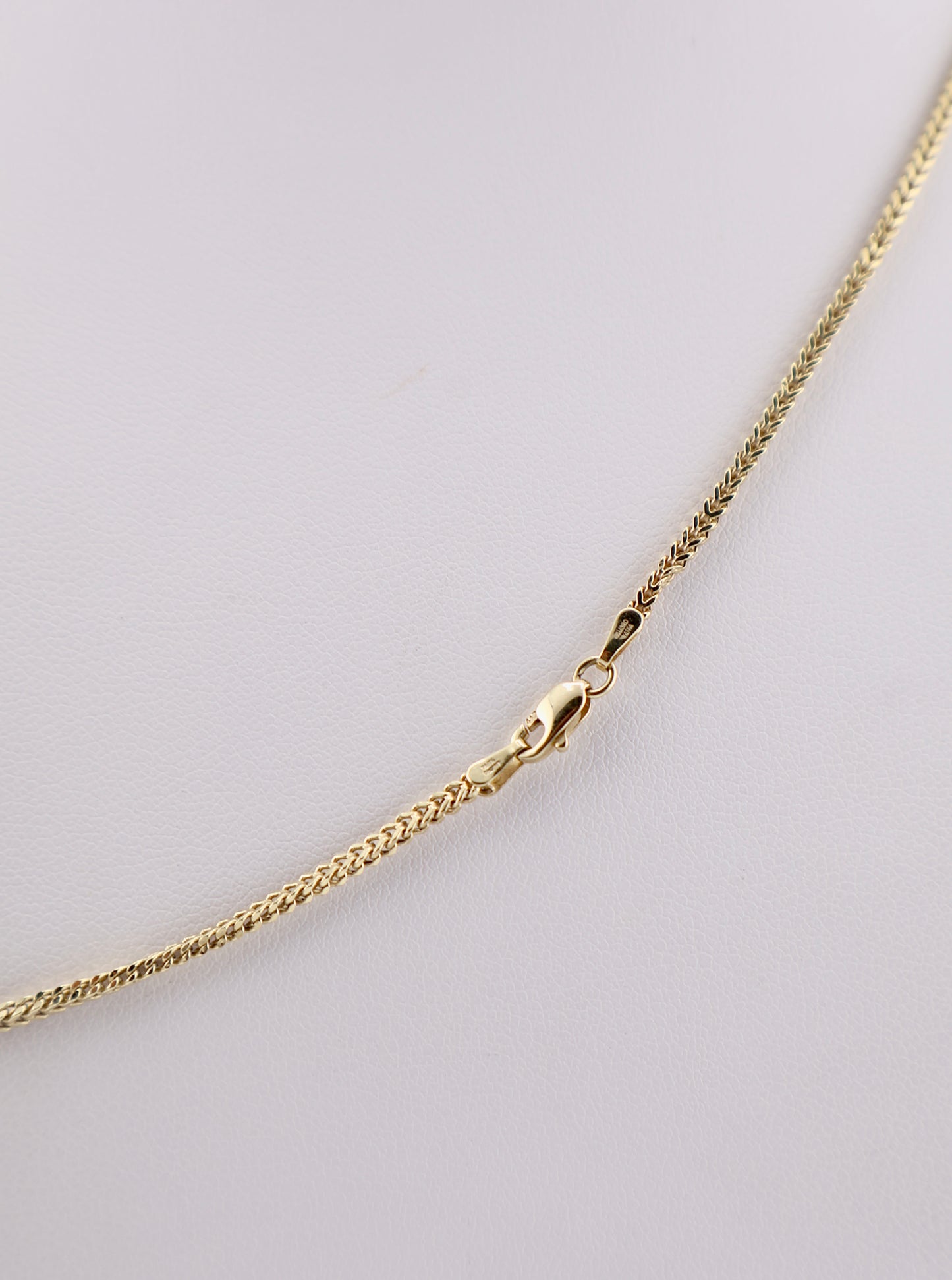 cadena corte franco con dije de mariposa