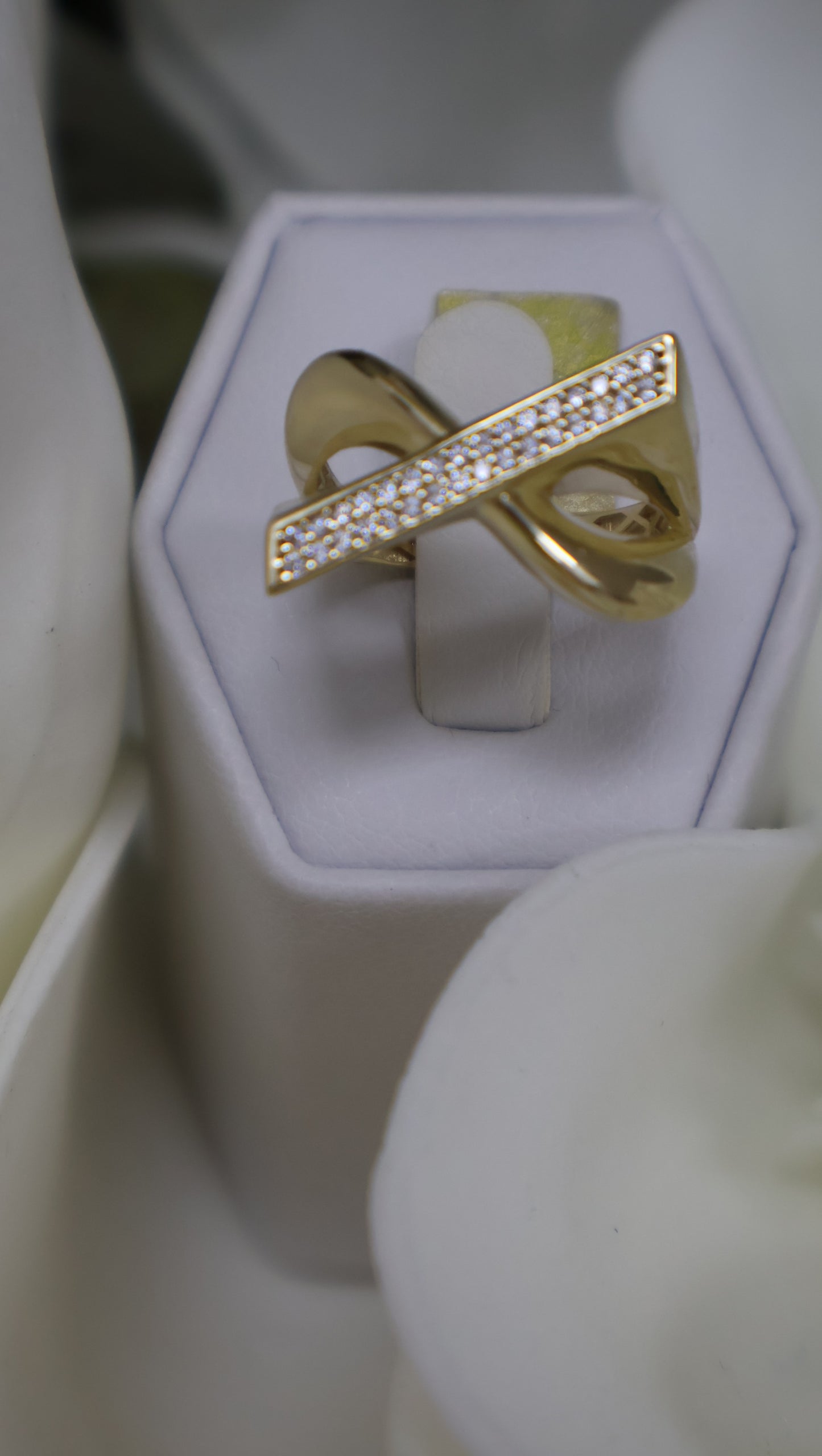 Anillo de Mujer Cruzado con sirconia blanca de oro 10k