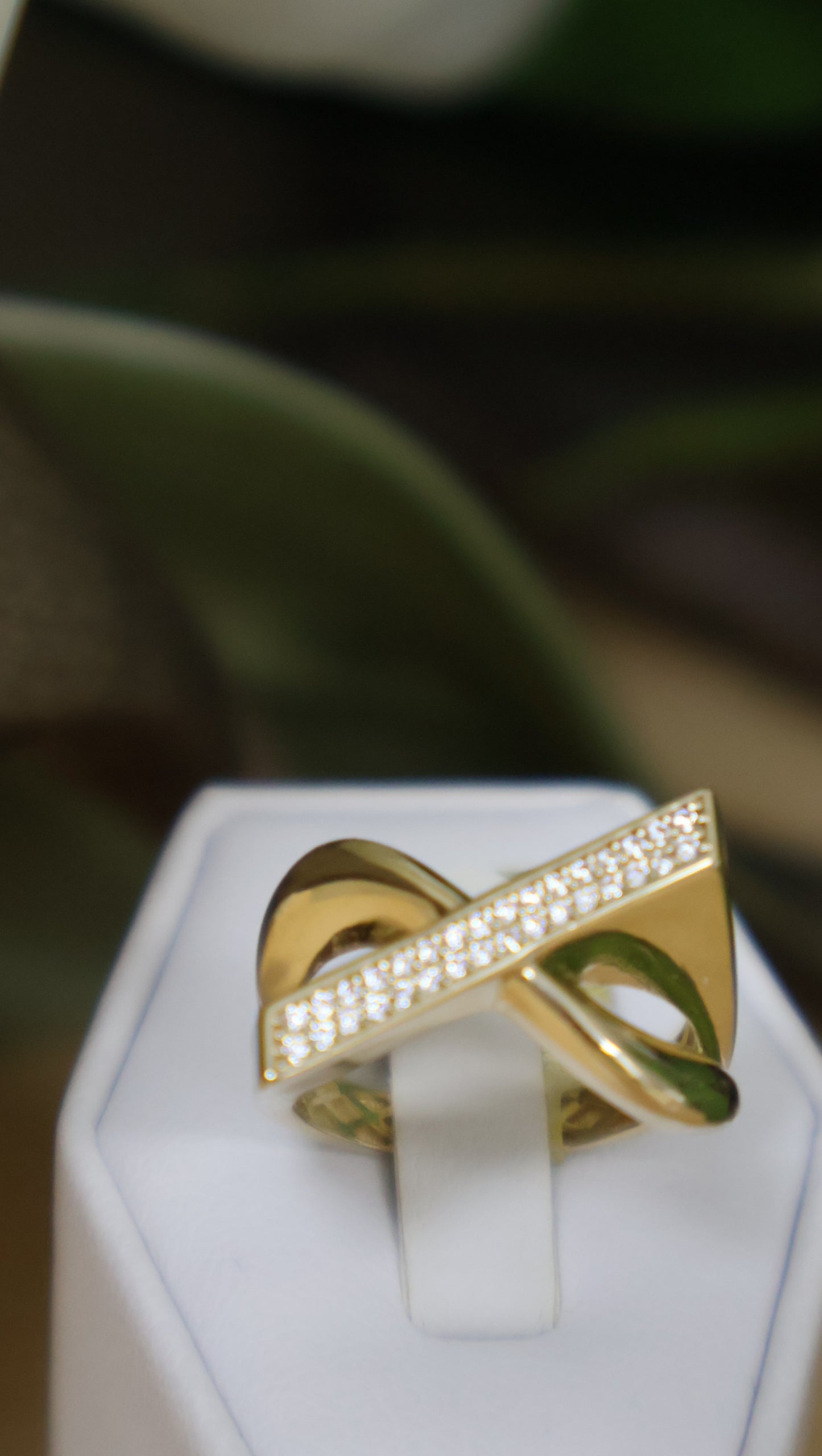 Anillo de Mujer Cruzado con sirconia blanca de oro 10k