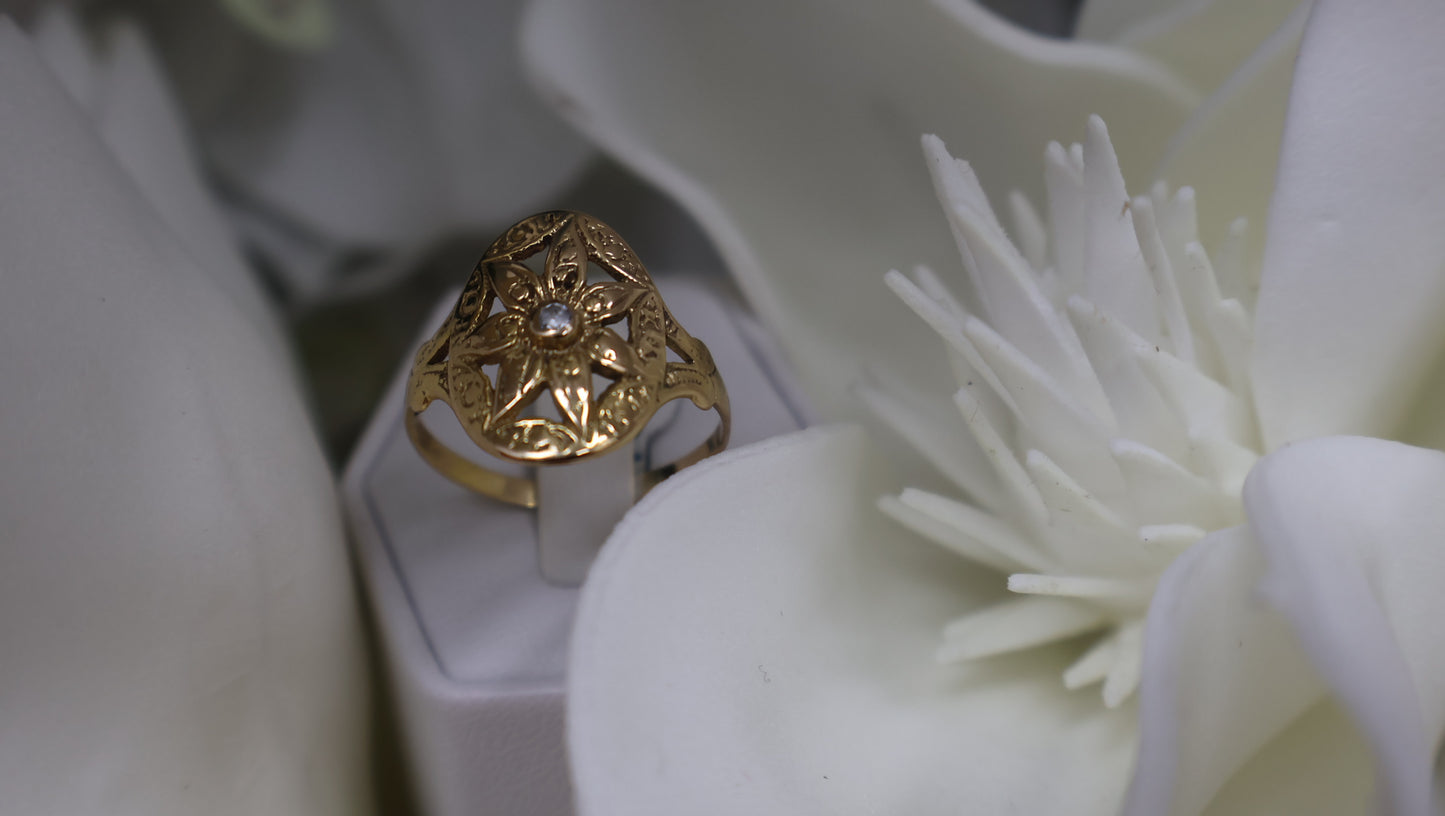 anillo estrellado con toque tradicional 14k