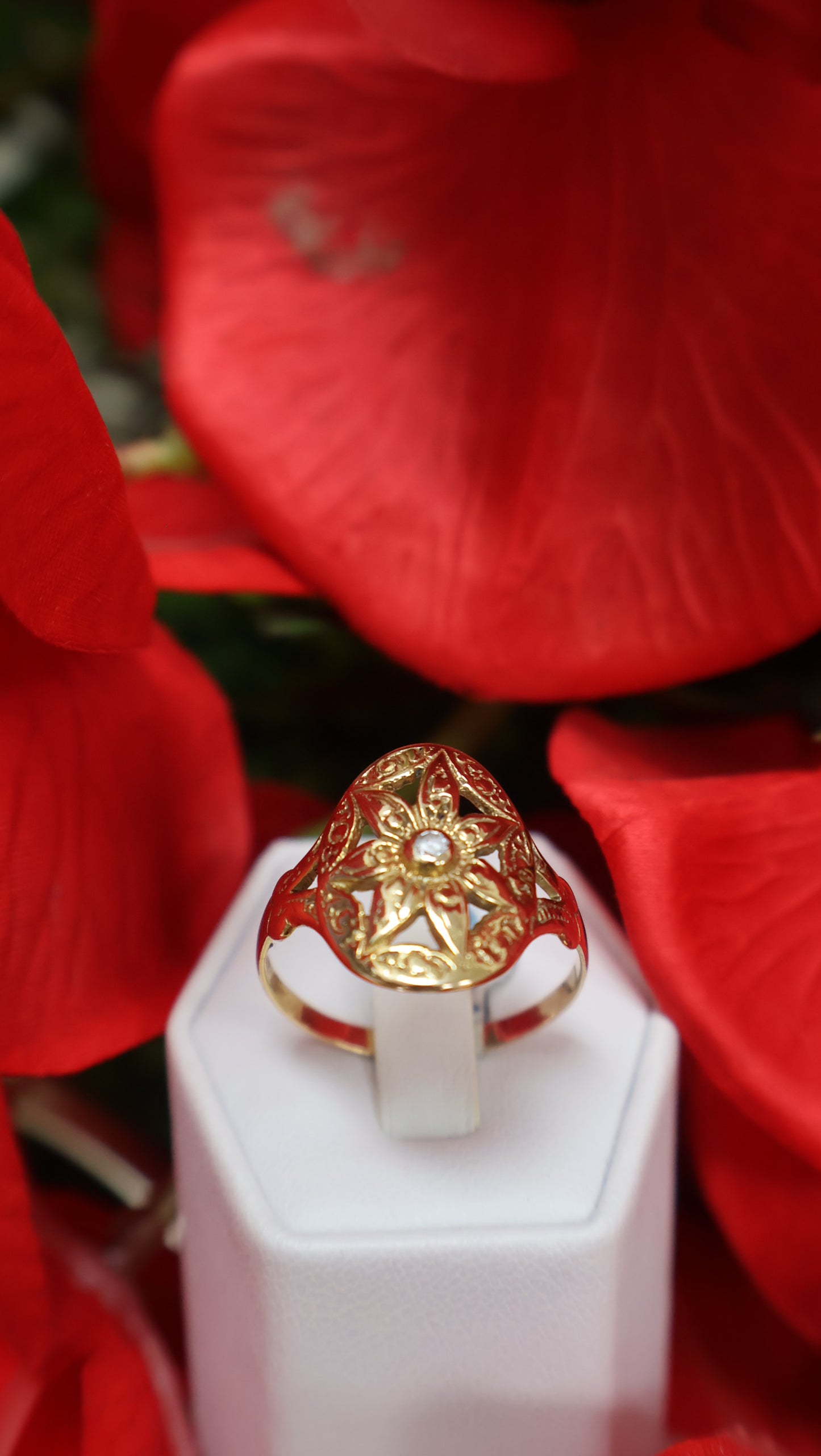 anillo estrellado con toque tradicional 14k