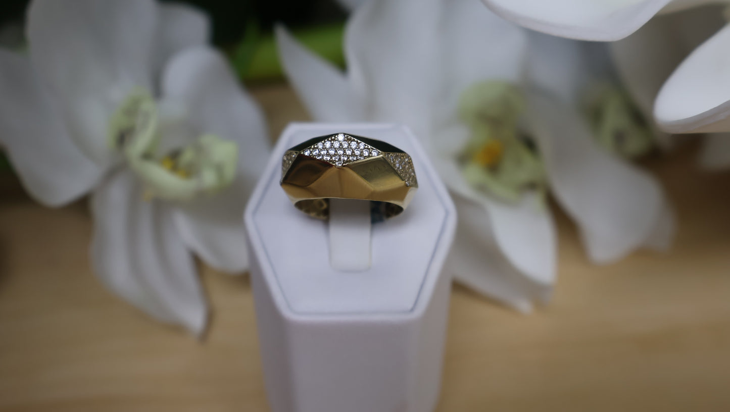 anillo 3 dimencion con circonia de oro 10k