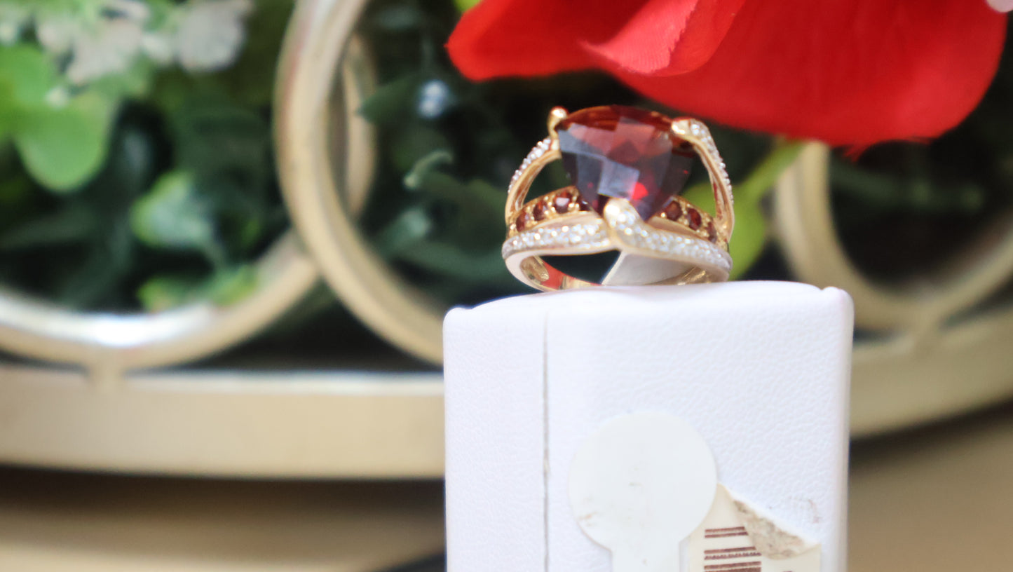 anillo de mujer pidra roja y blanca de oro 14k