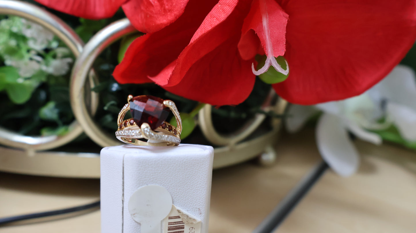 anillo de mujer pidra roja y blanca de oro 14k