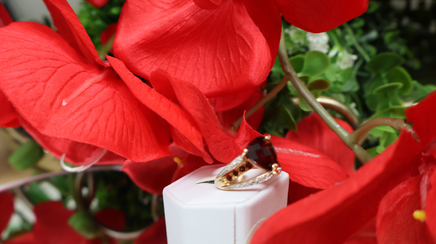 anillo de mujer pidra roja y blanca de oro 14k
