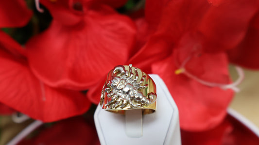 anillo de oro  10k  de hombre con un alacran