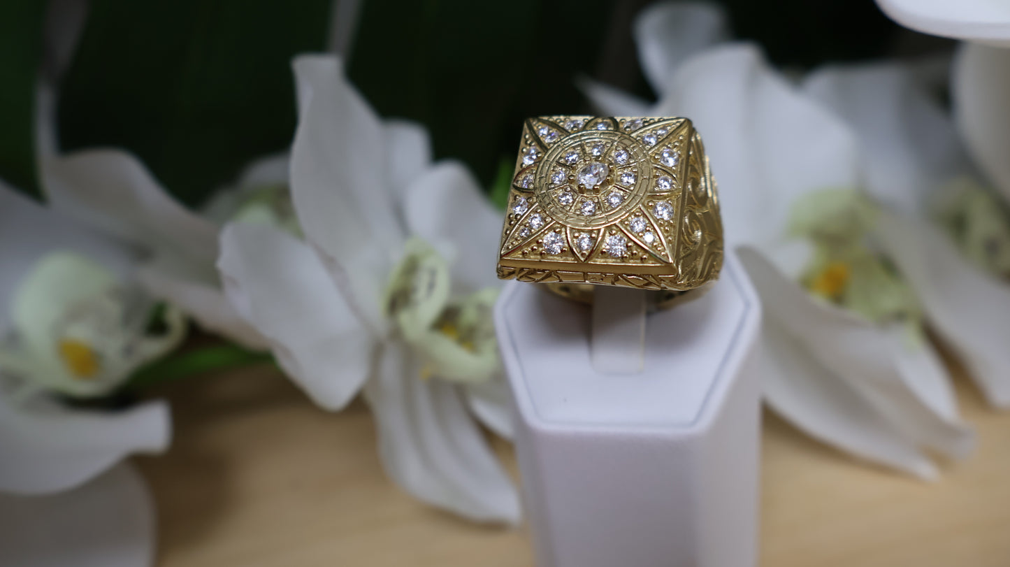 Anillo de hombre de roseta de 14k con sirconia .