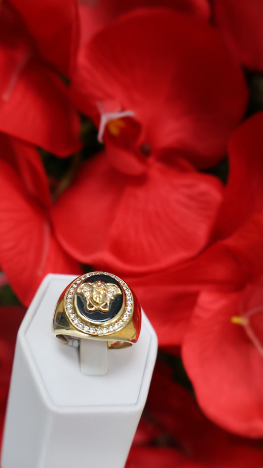 anillo 10k  de hombre con el diseno de versachi