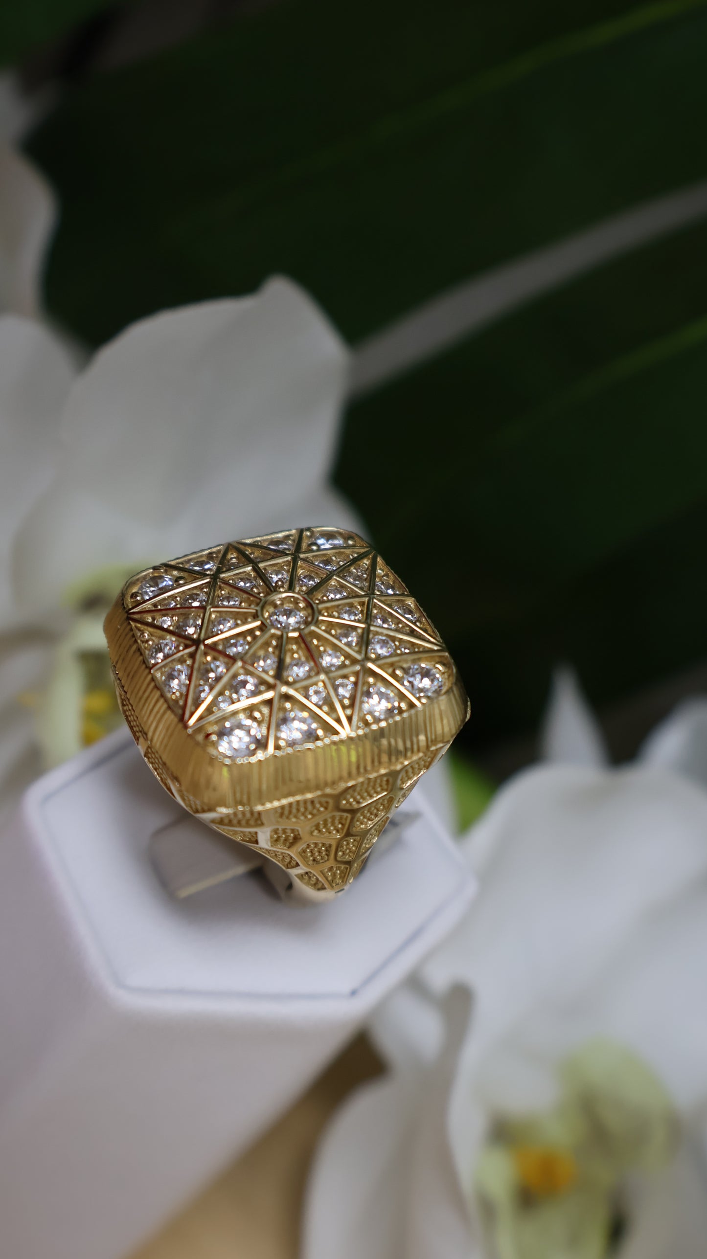 anillo 14k de hombre de roseta con sirconia en blanca