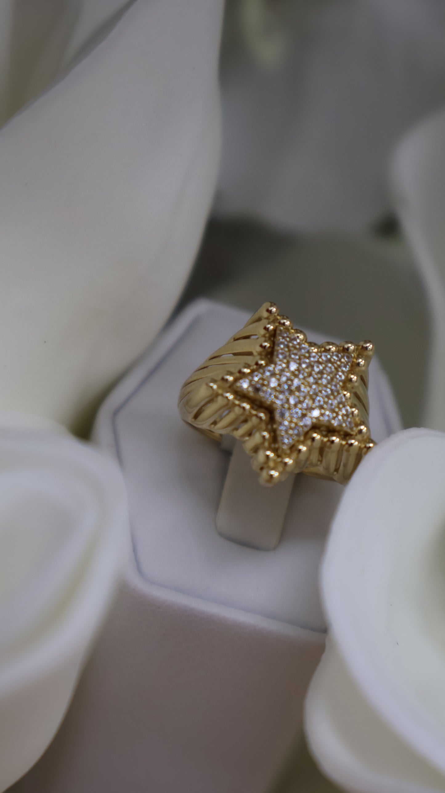 anillo de mujer 14k estrella con sirconia blanca moderno