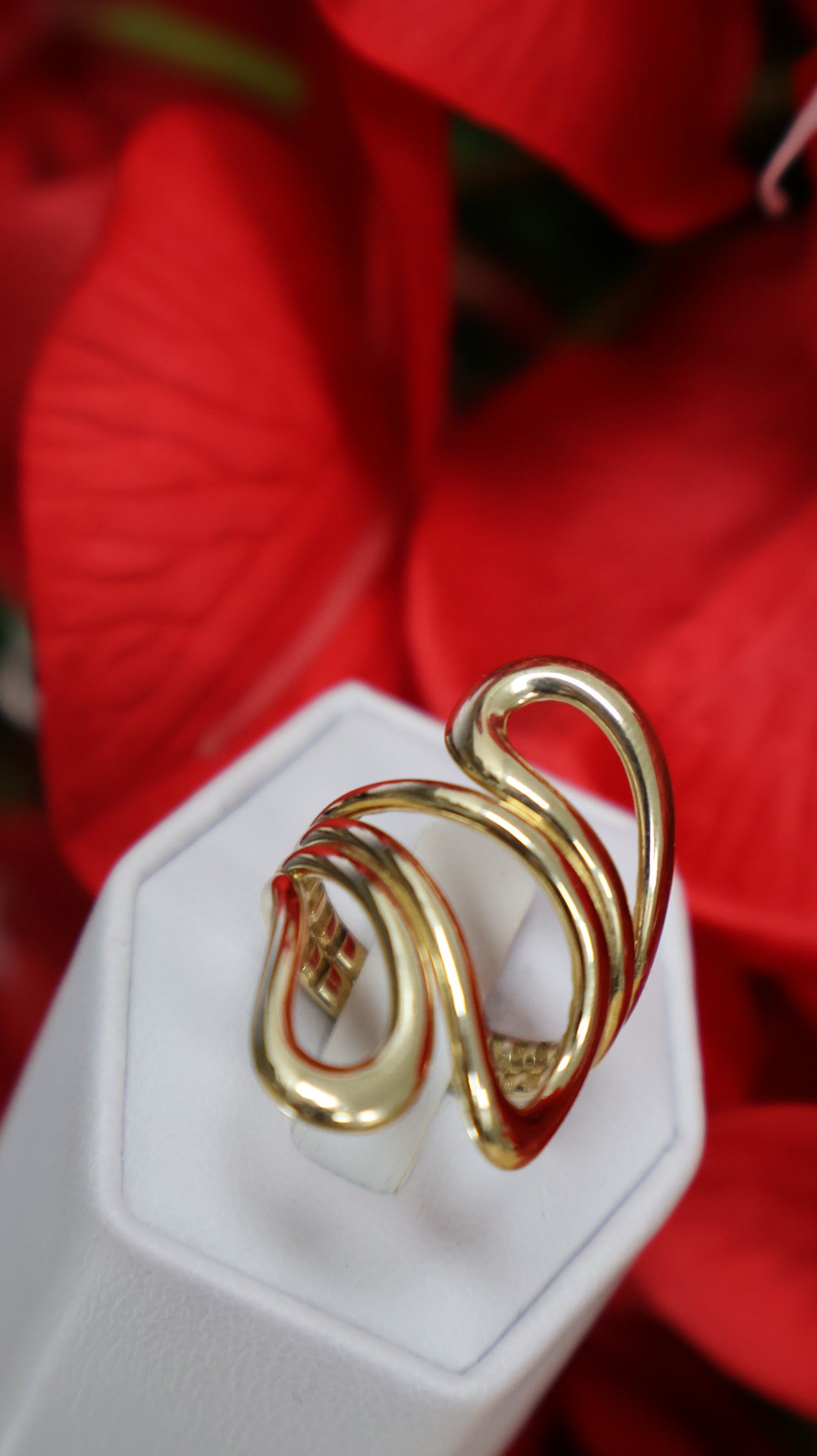 anillo de mujer 14k con tres terminado en oja