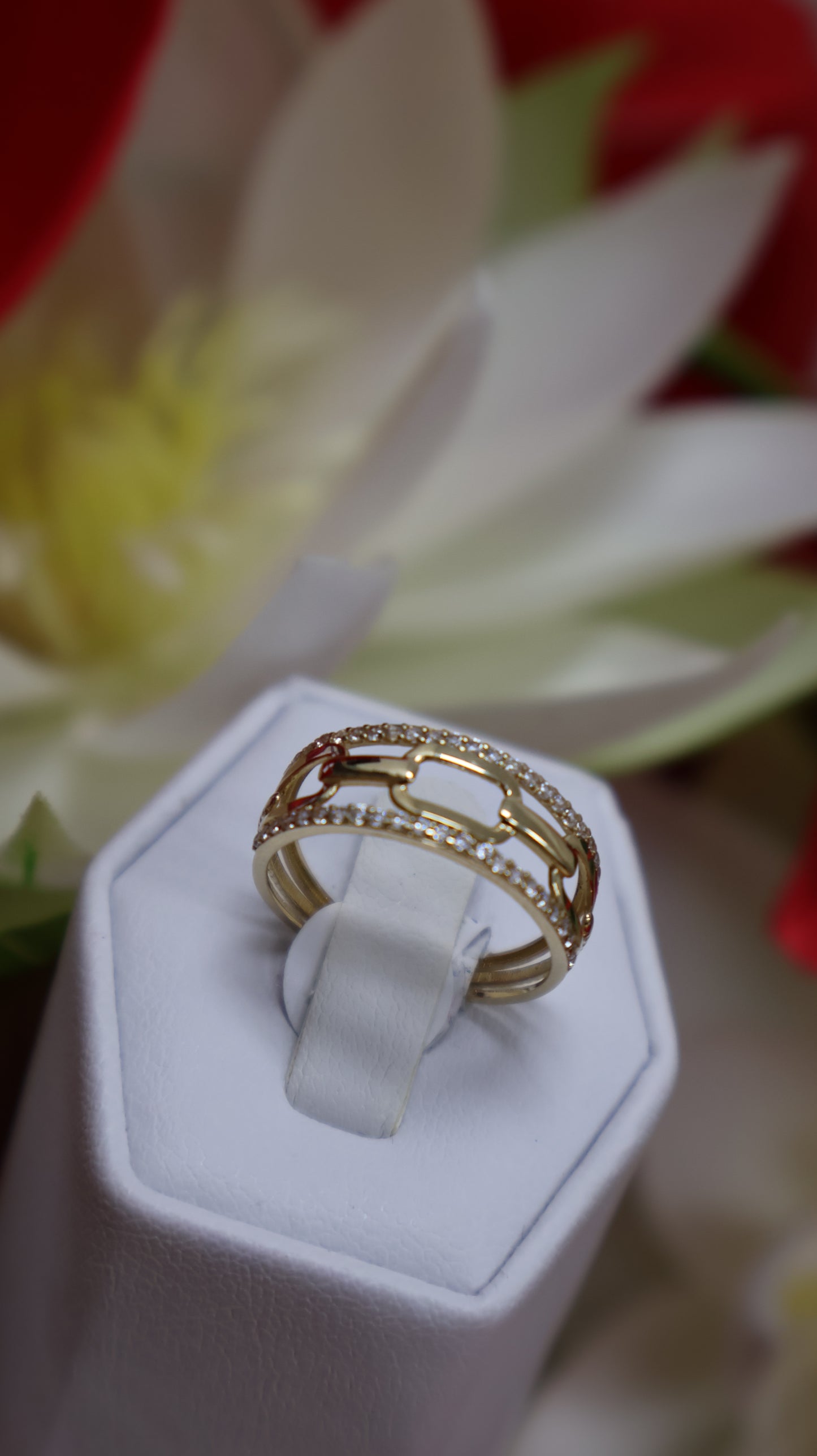 anillo de mujer 14k enlazado con circonia blancas