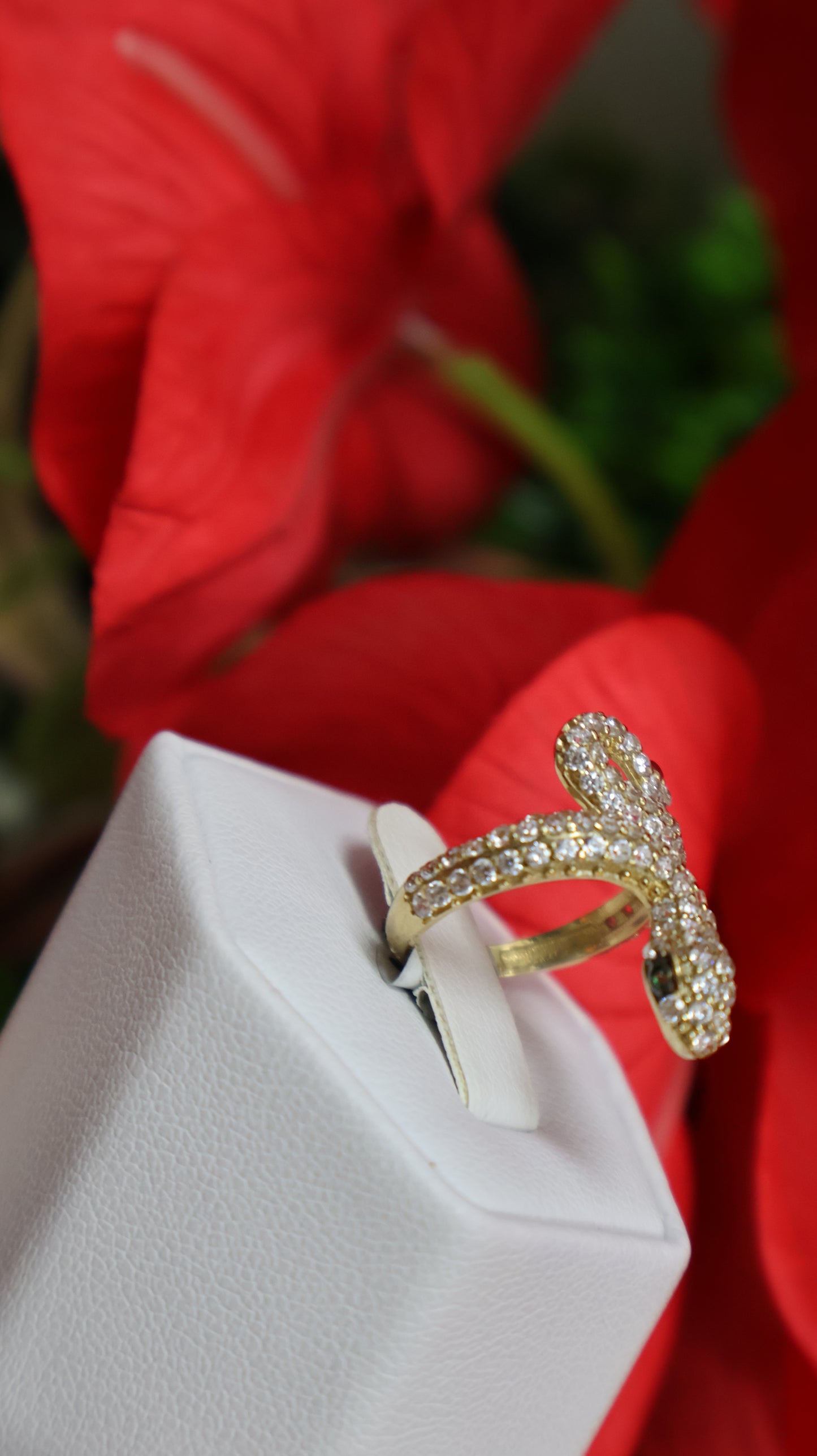 anillo de mujer 10k de serpiente con circonia en blanca