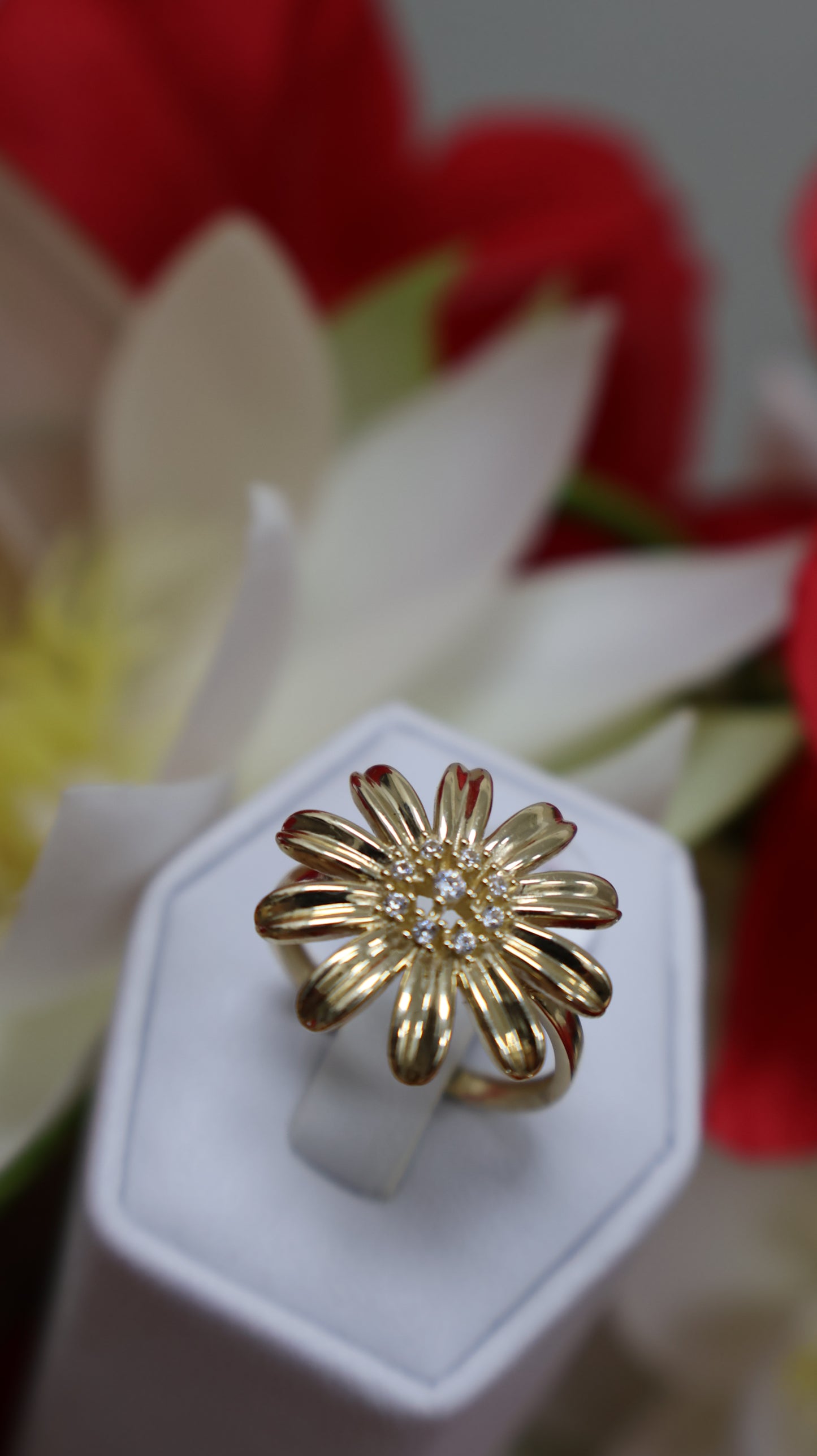 anillo de mujer de 14k de flor