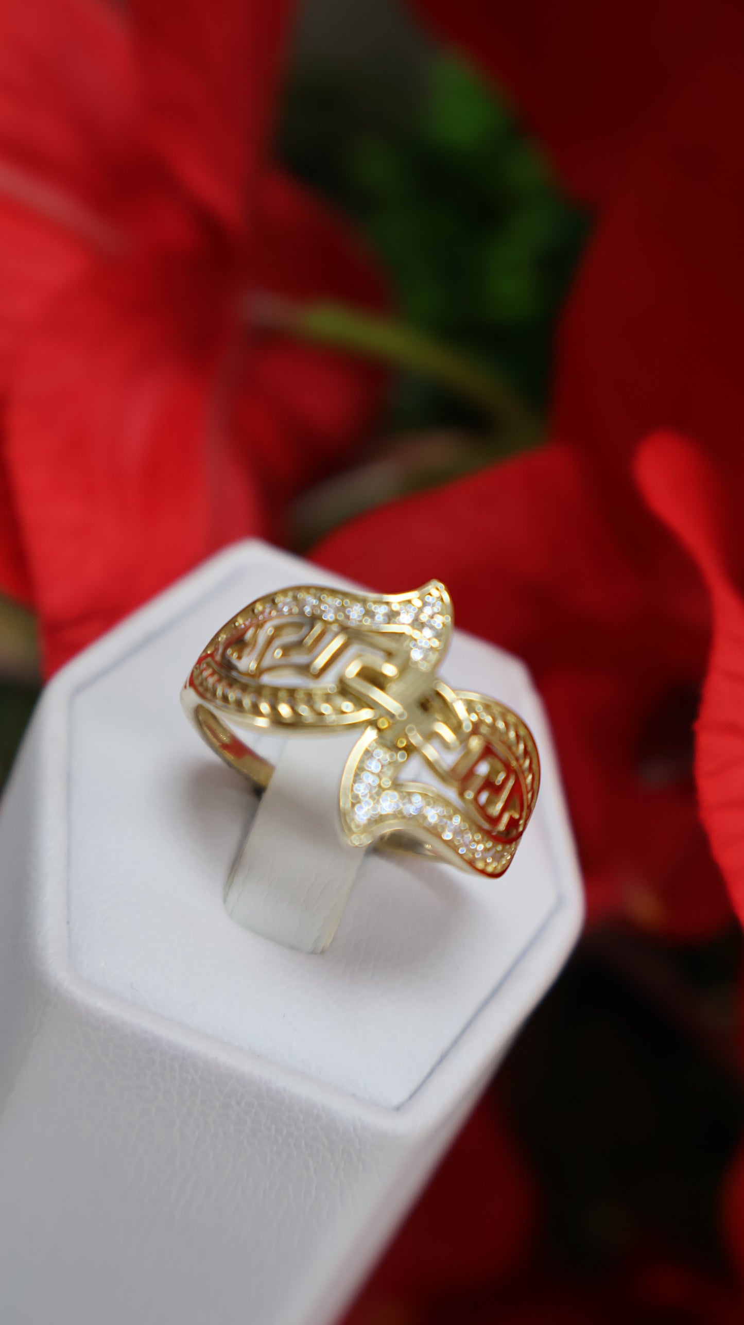 anillo de mujer 10k ojas en circonia blanca