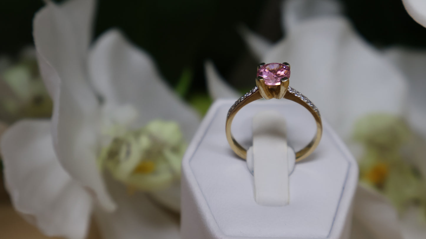 anillo de mujer 10k con piedra rosada y blanca