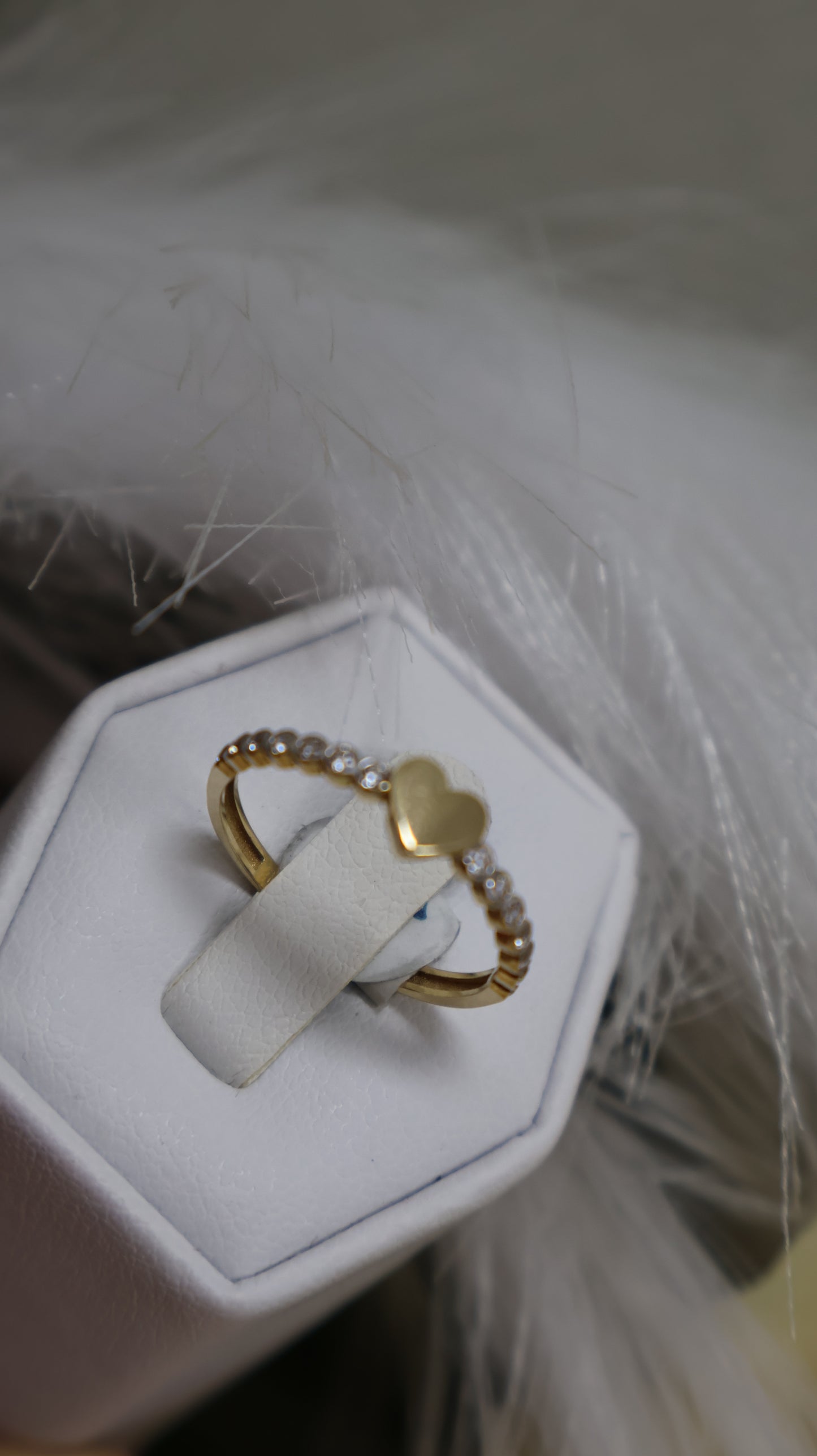 anillo de mujer 10k con piedra rosada y blanca de corazon