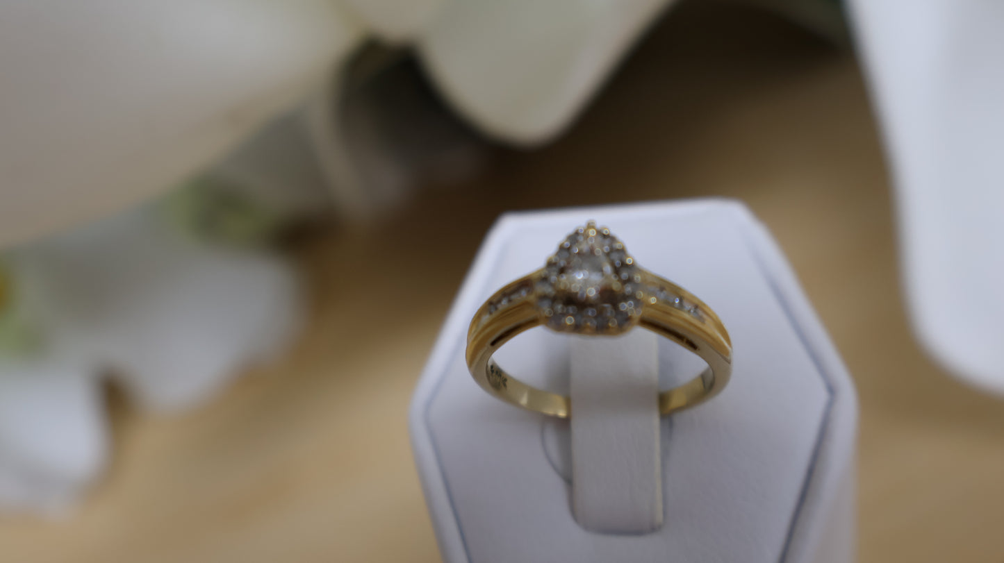 anillo de mujer 10k con piedras en blancas