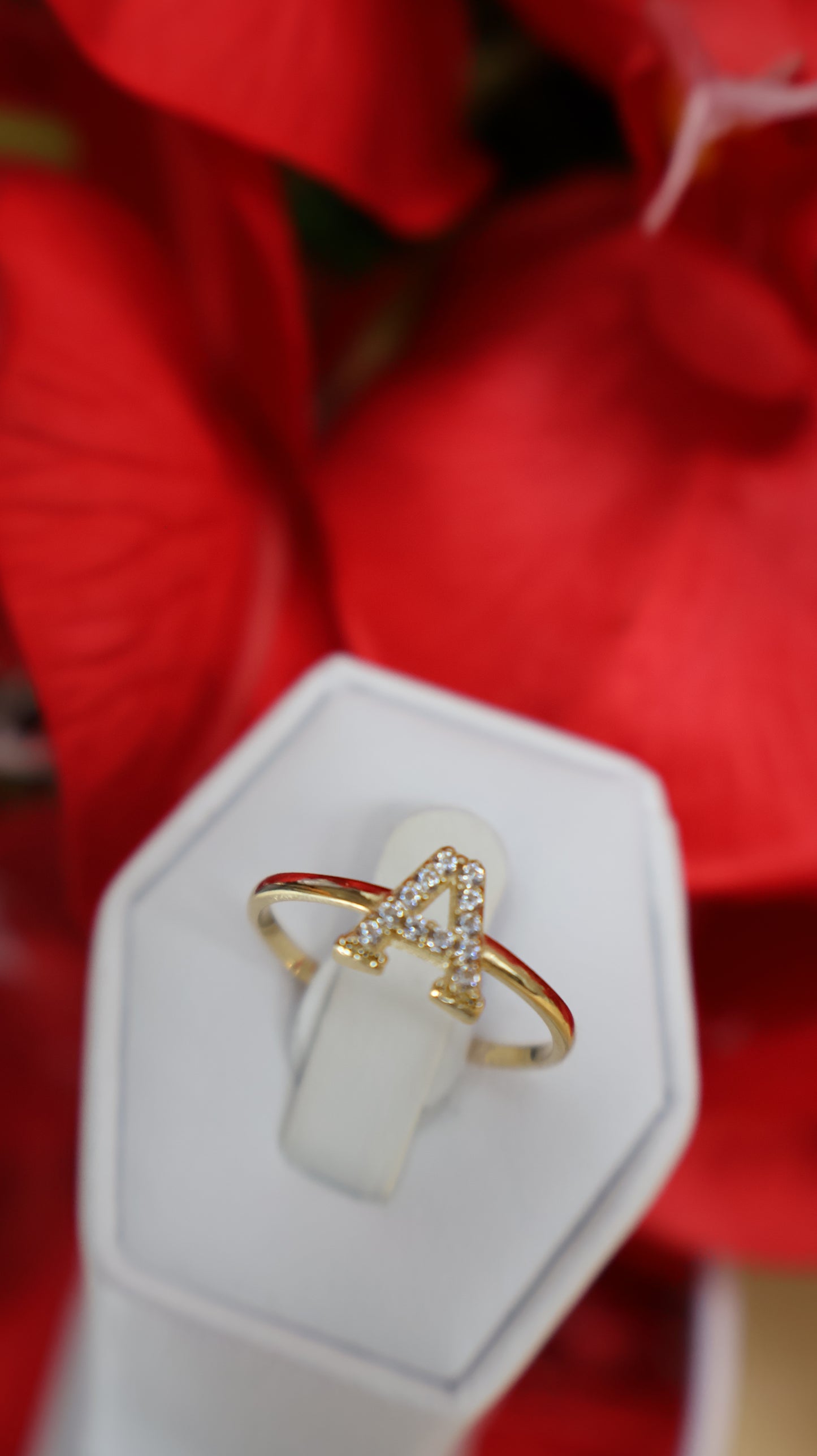 anillo de letra con circonia de mujer y nina en oro 14k
