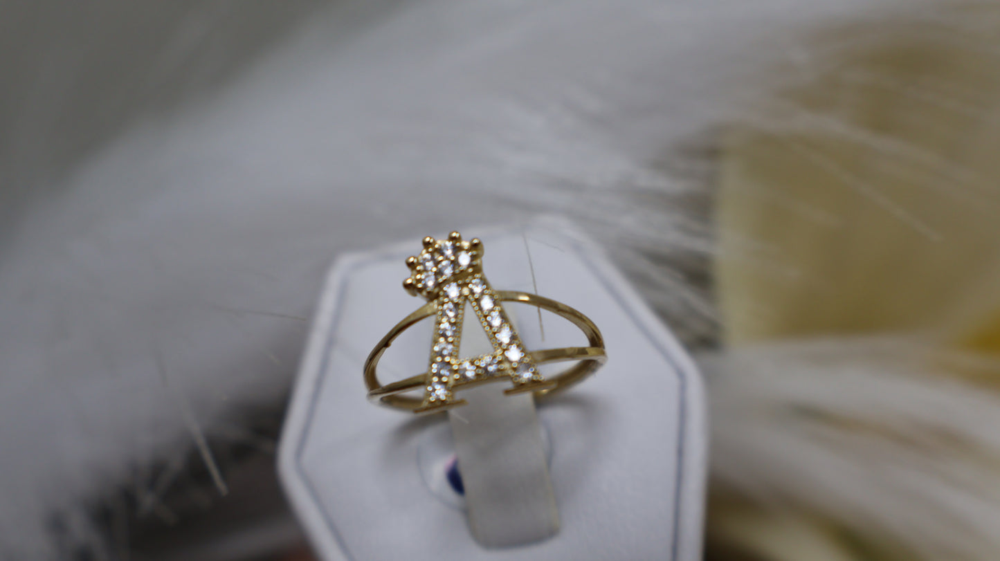anillo de letra con circonia y corona de mujer en oro 14k medianos