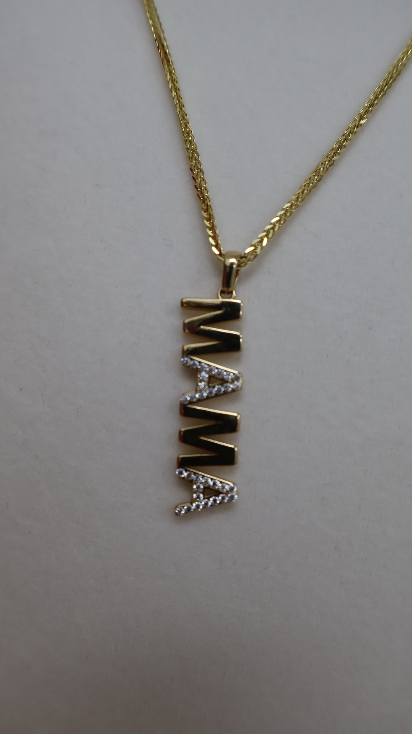 Dije de mama rectangular con circonia