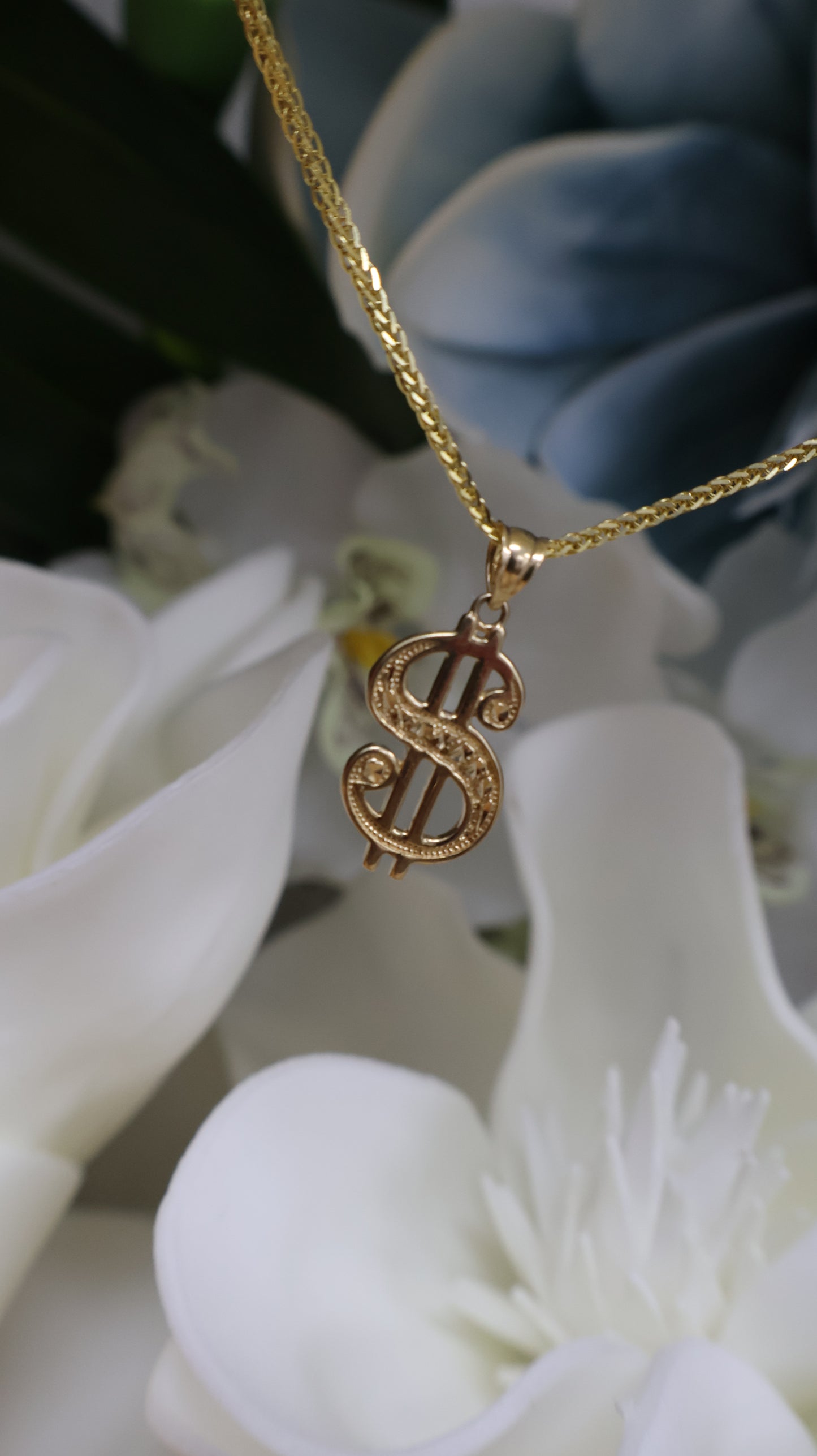 Dije de 10k de el signo de $ en oro 10k