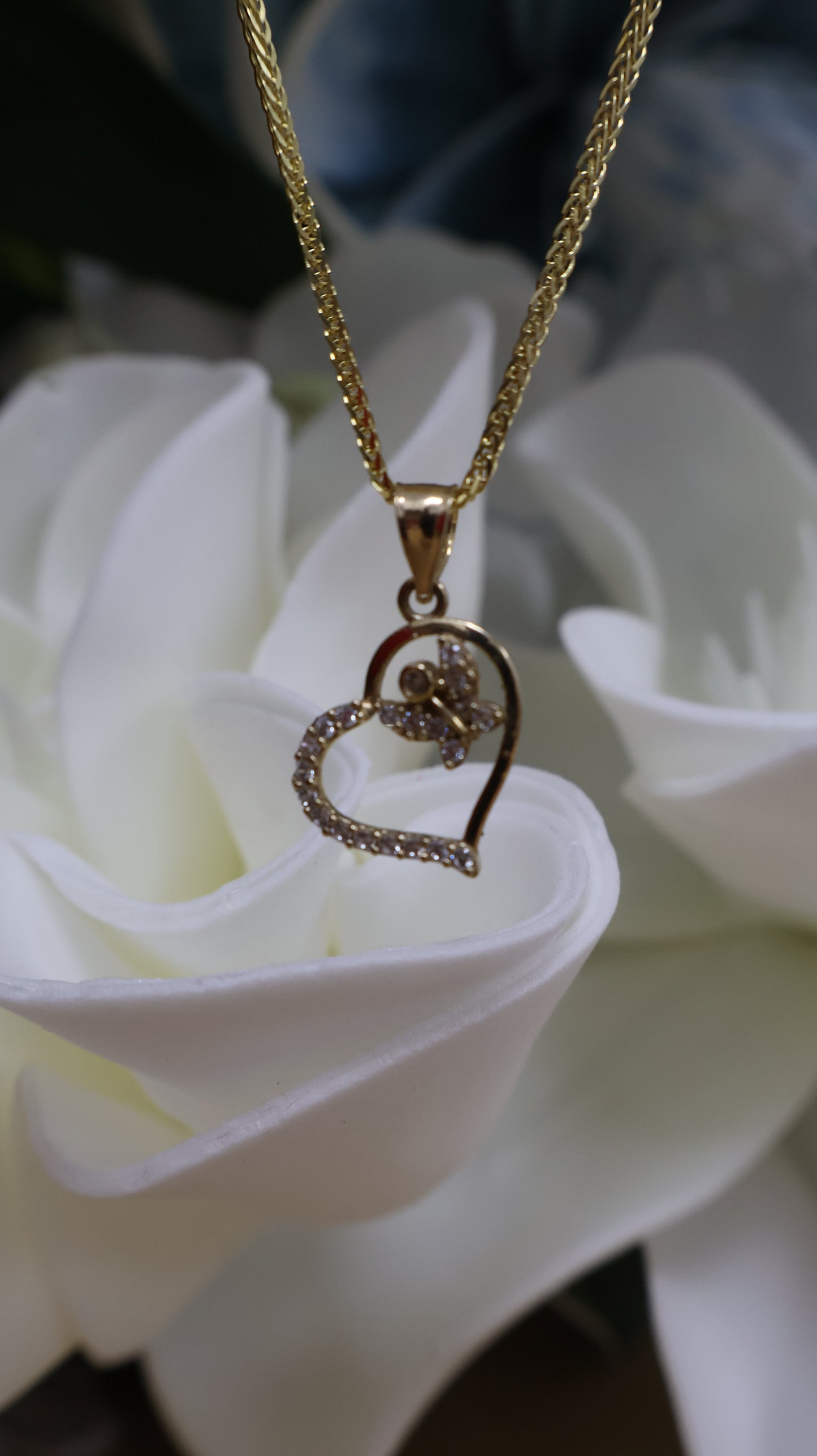 Dije de 10k corazon con maripoza y circonia blanca