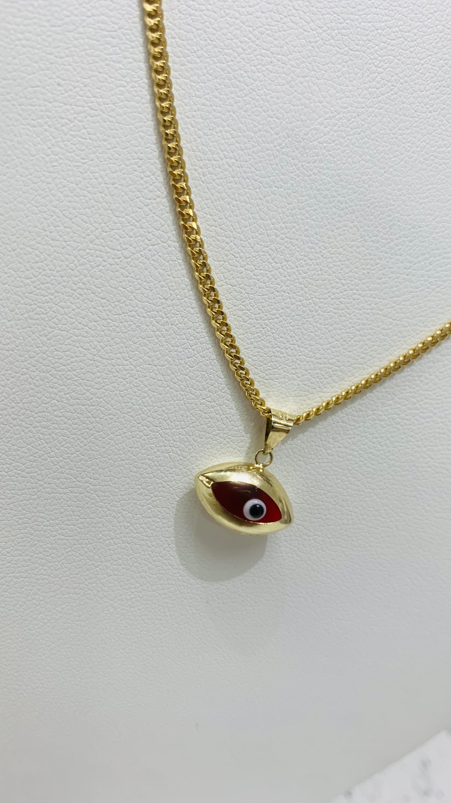 cadena de oro 14k con dije ojo rojo
