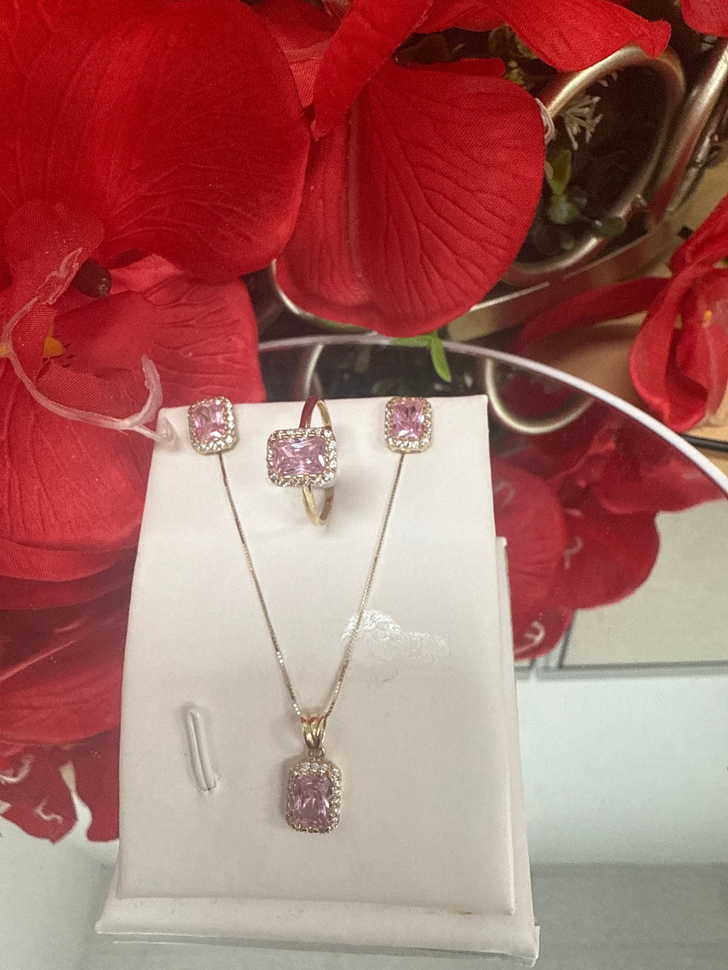 Conjunto de anillo ,arete , cadena y dije de oro 14k para mujer