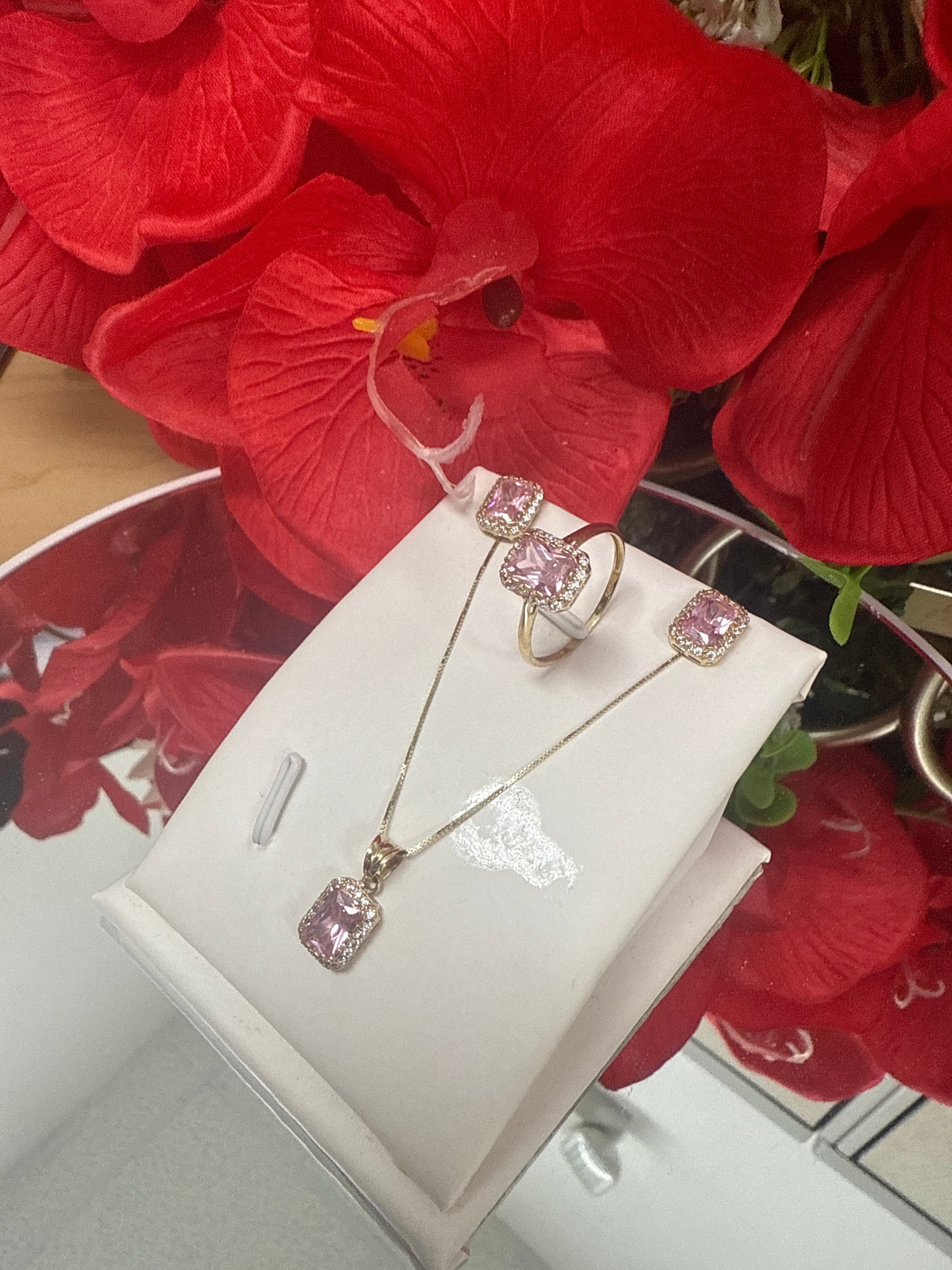 Conjunto de anillo ,arete , cadena y dije de oro 14k para mujer