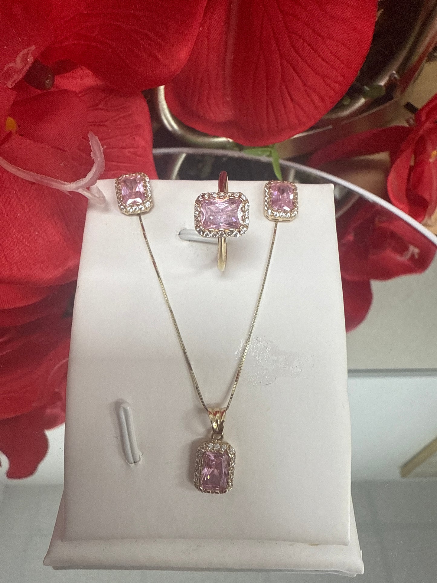 Conjunto de anillo ,arete , cadena y dije de oro 14k para mujer