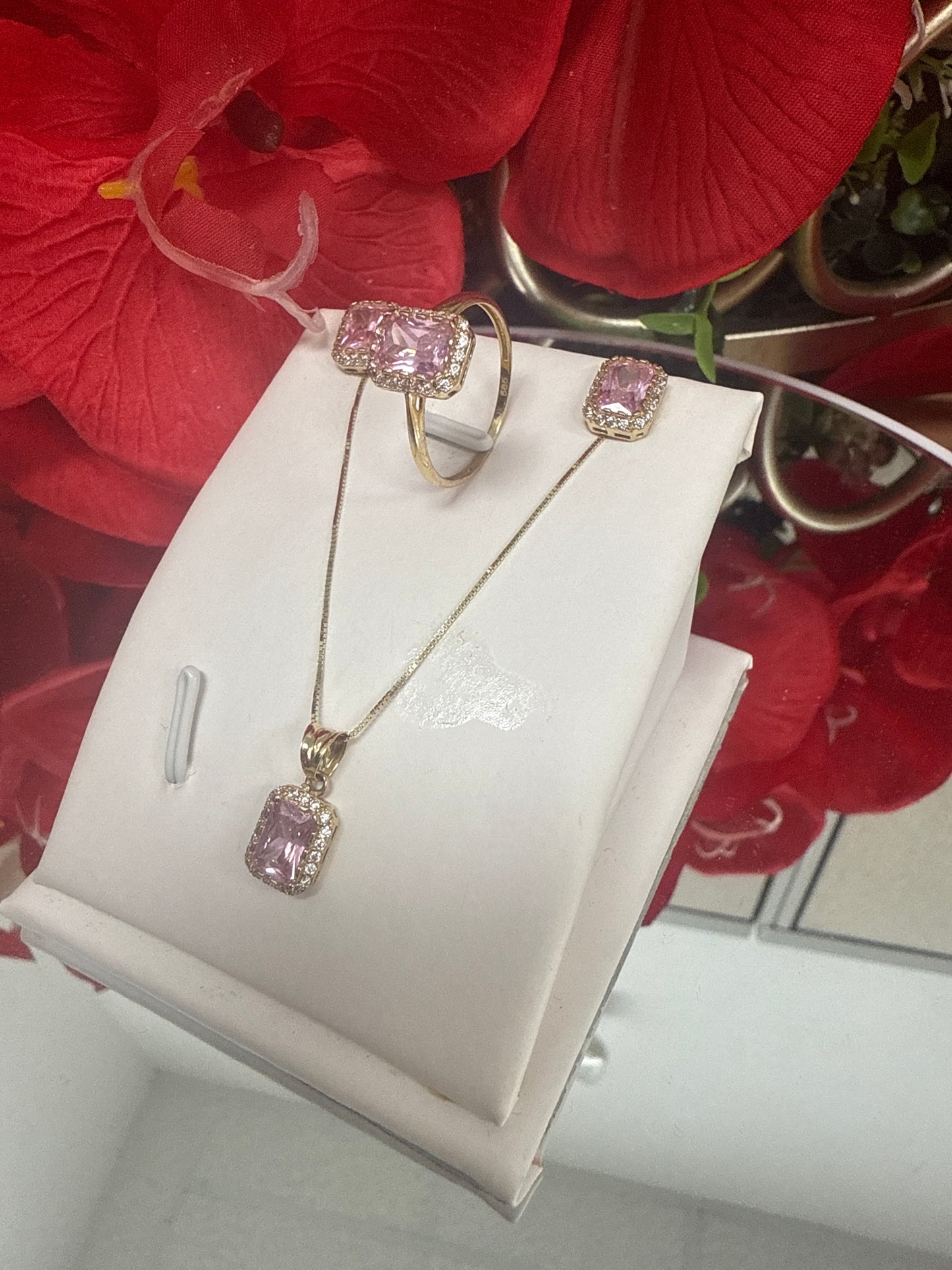 Conjunto de anillo ,arete , cadena y dije de oro 14k para mujer