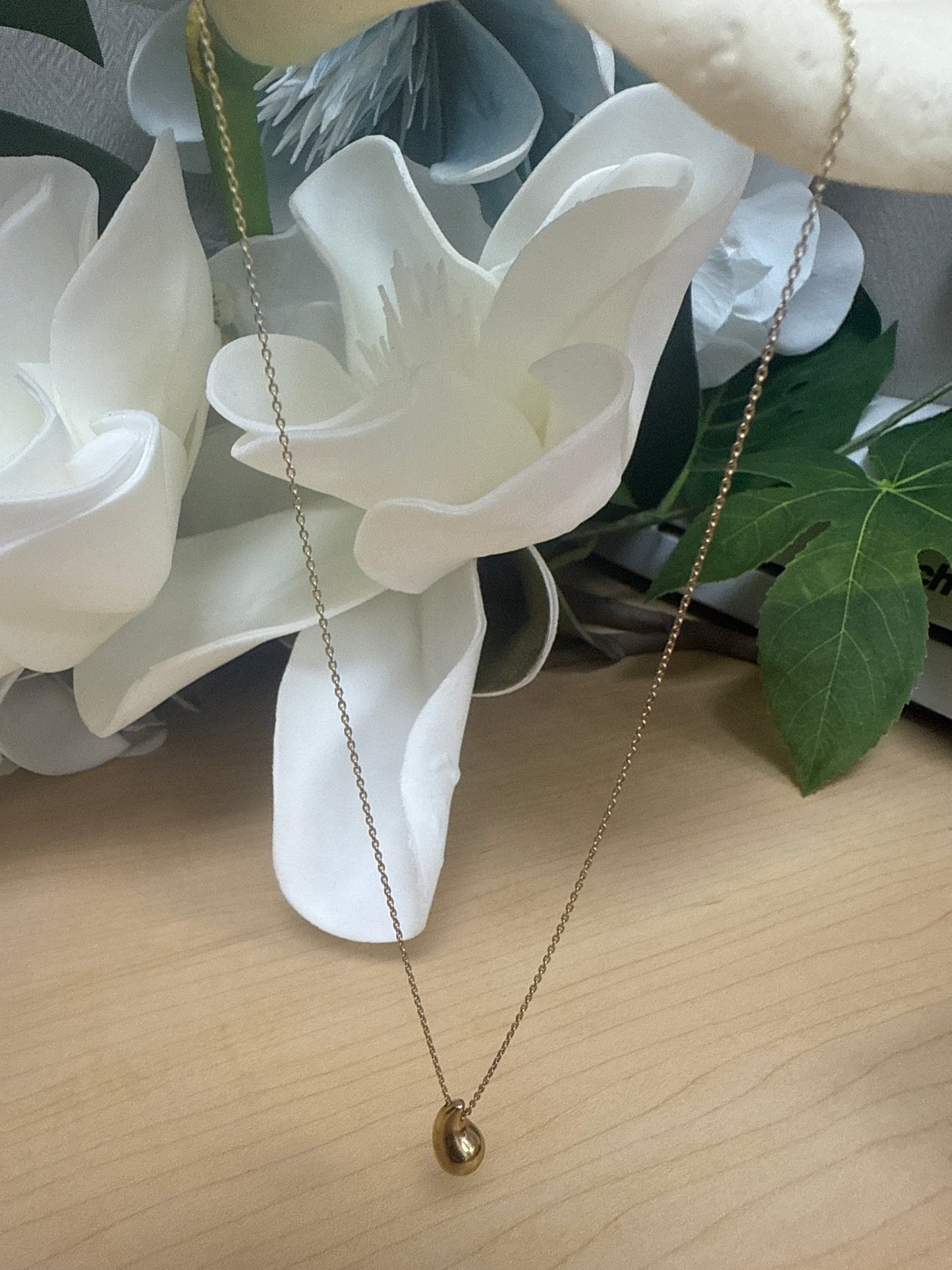 Conjunto de arete , cadena y dije de gotas en oro 10k para mujer