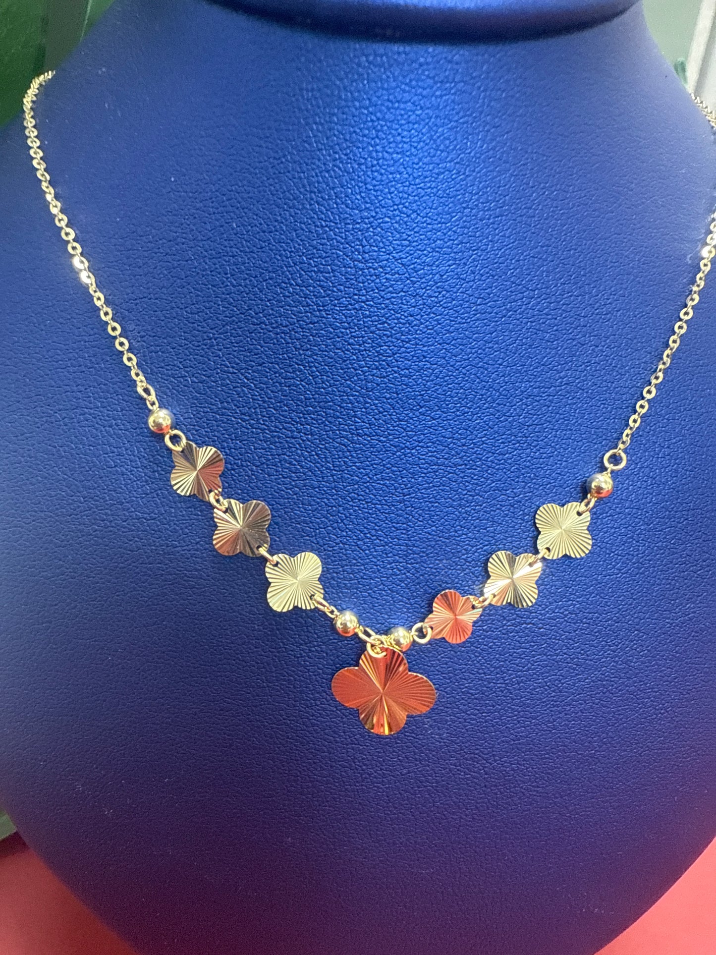cadenita de flores muy fina de oro 10k