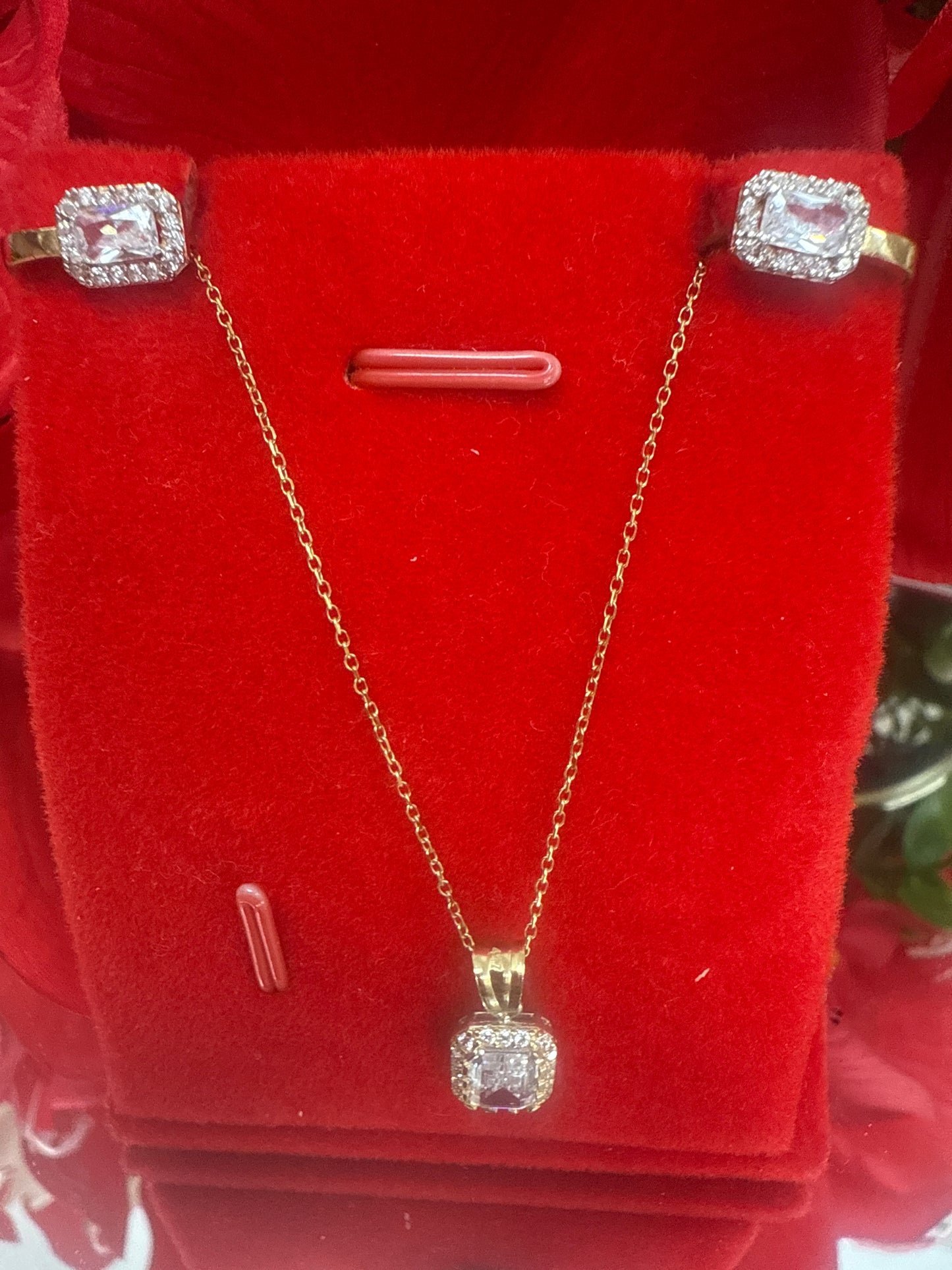 Bello Conjunto de cadena , dije y arete con sirconia en blanca para mujer