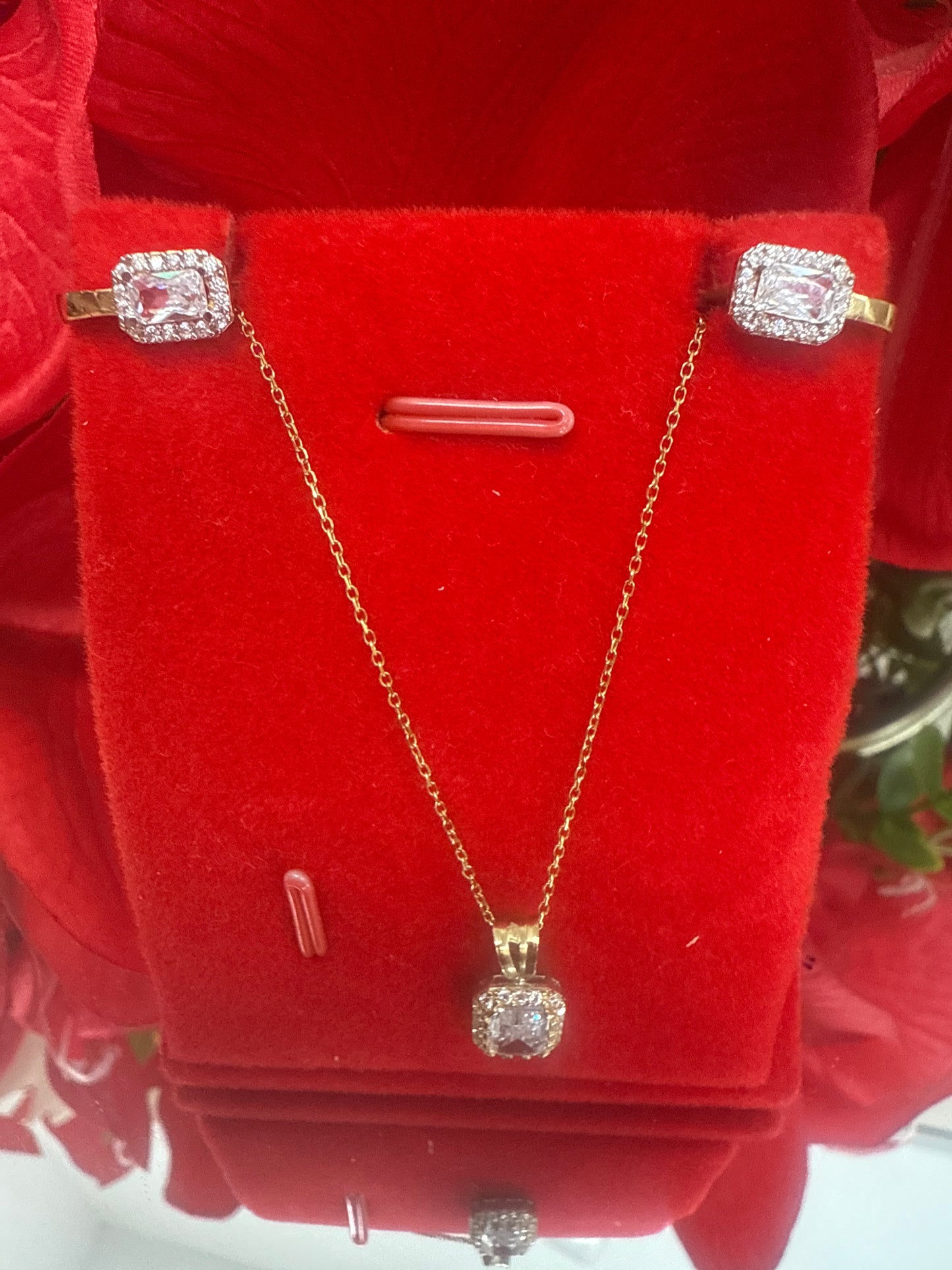 Bello Conjunto de cadena , dije y arete con sirconia en blanca para mujer