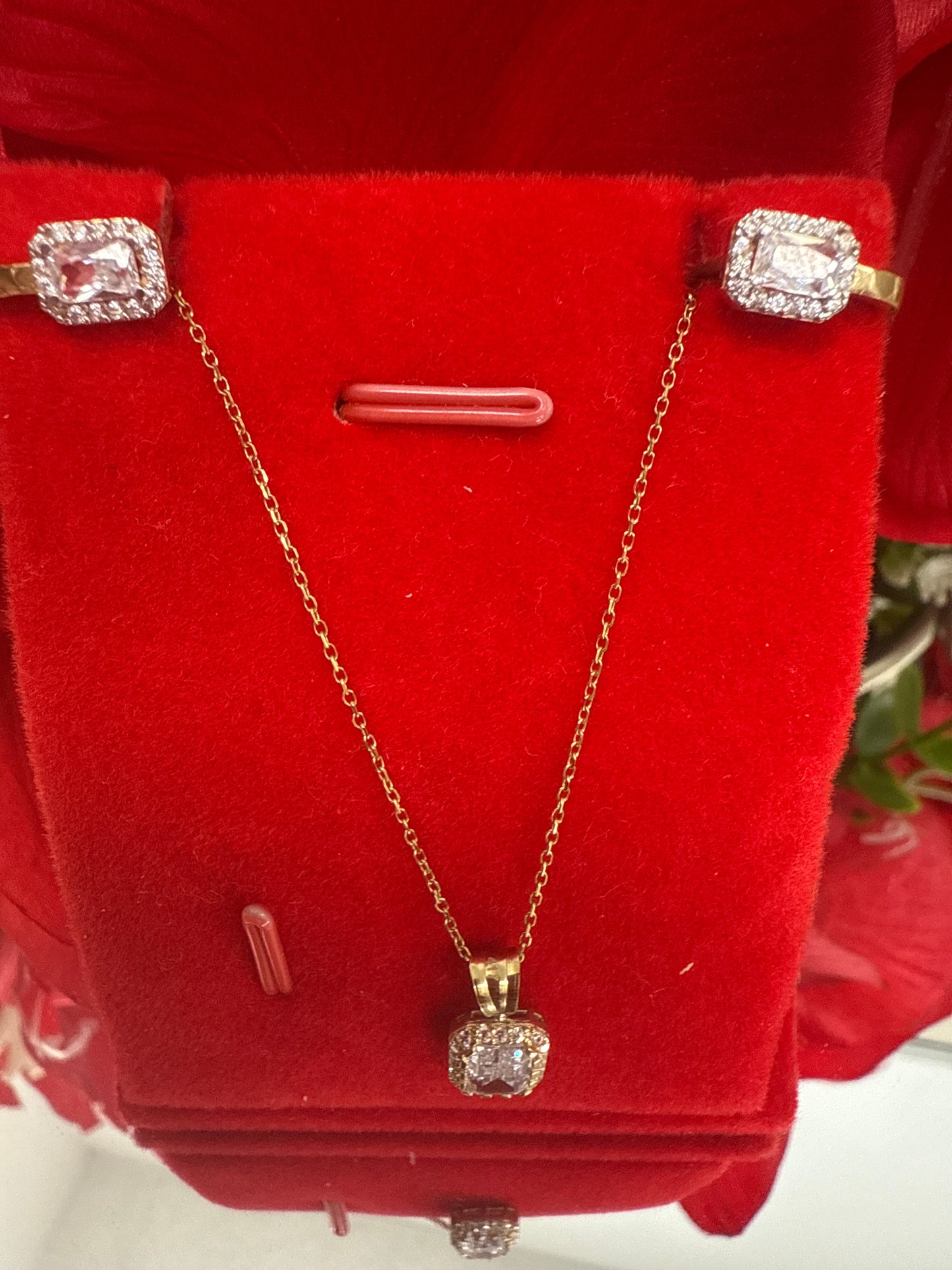 Bello Conjunto de cadena , dije y arete con sirconia en blanca para mujer