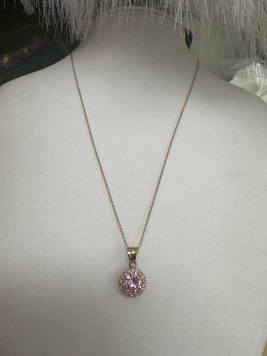 Disfruta de este hermoso conjunto de cadena dije y arete de oro 10k
