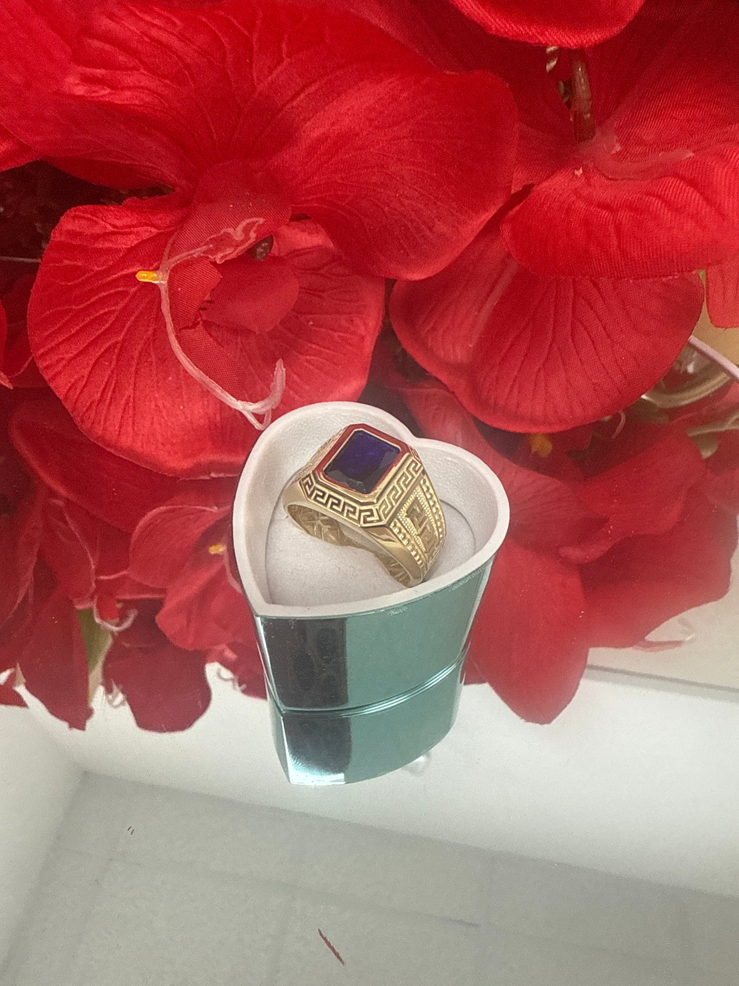 Anillo de hombre de piedra en azul de oro 10k .