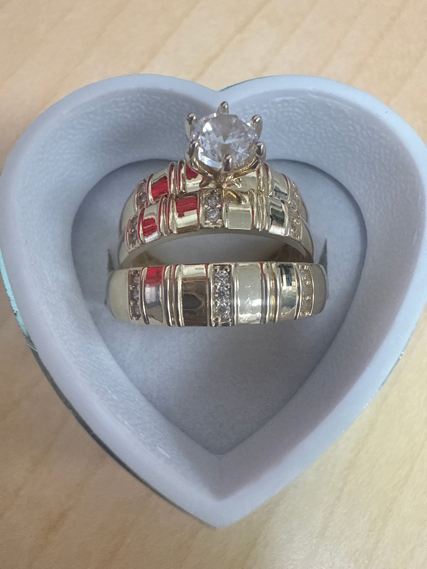 Anillo de compromiso de mujer y de hombre en oro de 10k