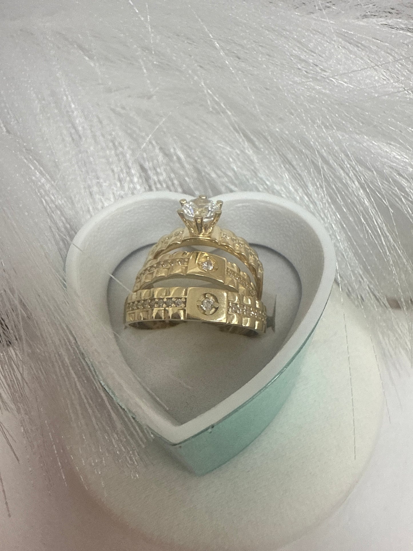 Anillo de compromiso de oro 10k