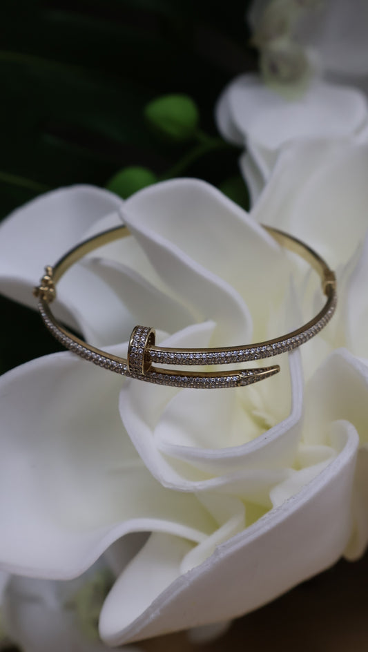 Pulsera de clavo para mujer en 10k elegante