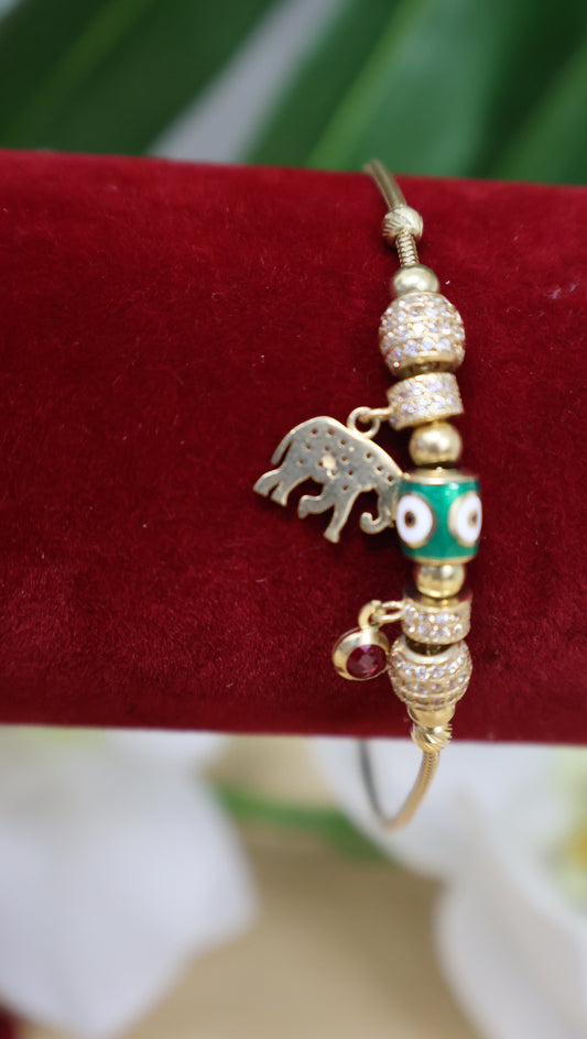 Pulsera pandora de mujer en oro 10k elegante y buena calidad .