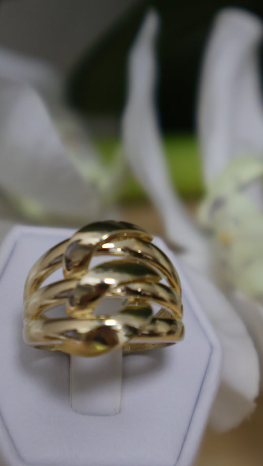 anillo  de mujer 10k montado en tejido de tres piezas