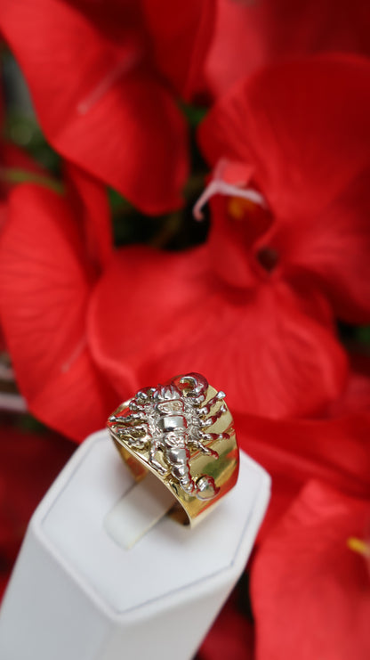 anillo de oro  10k  de hombre con un alacran