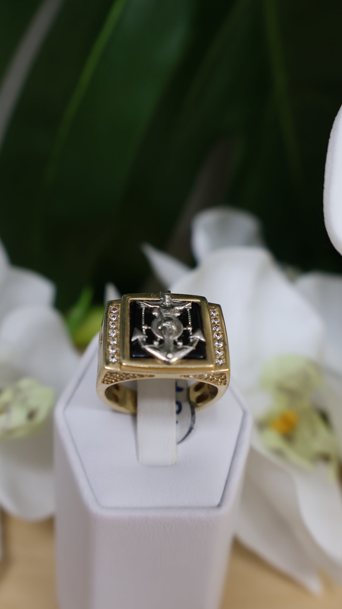 anillo de  14k  de hombre con un  ancla .