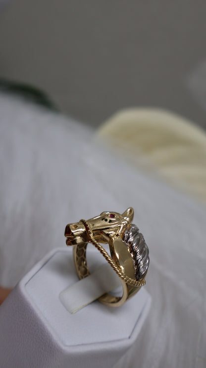 anillo 14k de hombre  con diseno de caballo