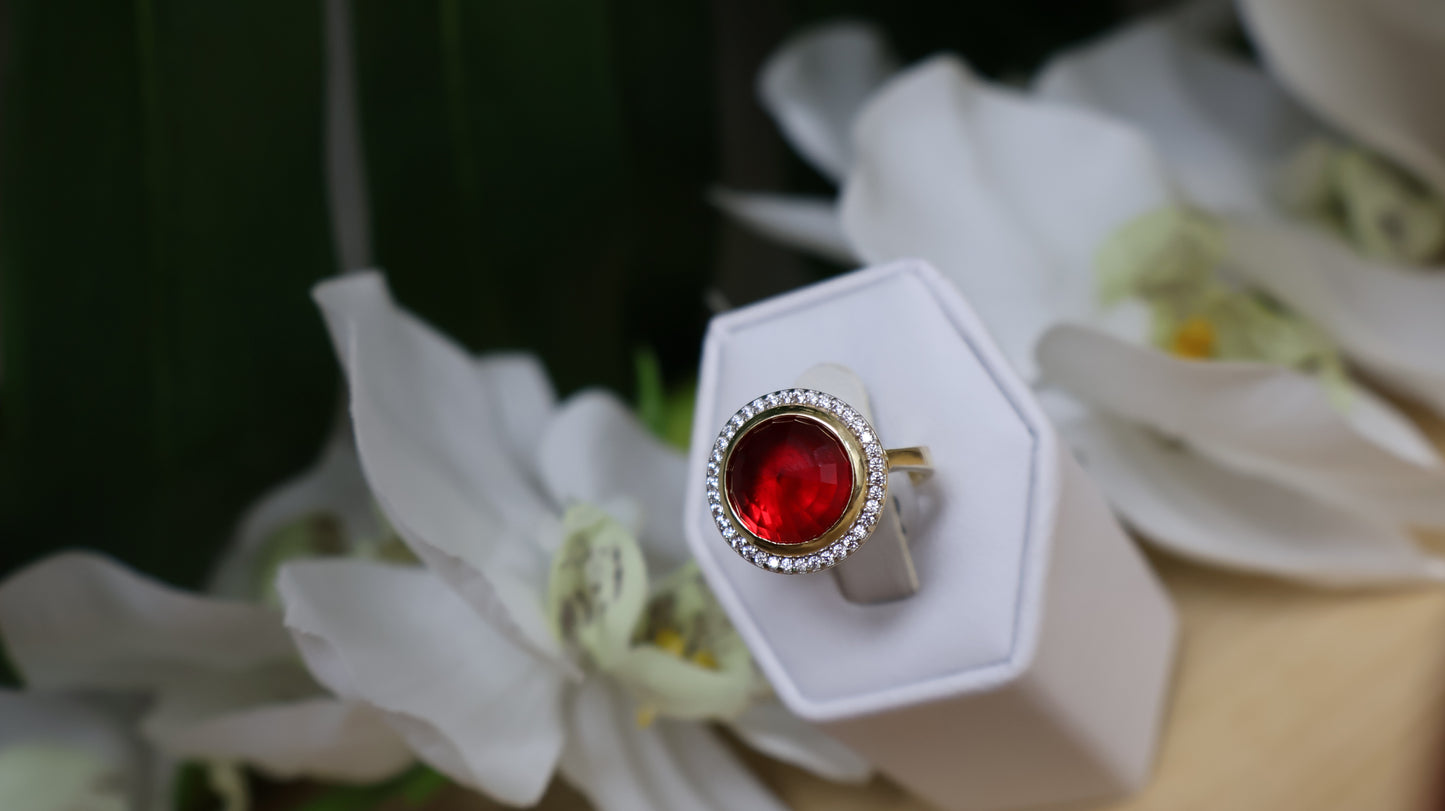 Anillo de mujer en oro 14k de piedra en roja y con sirconia en blanca
