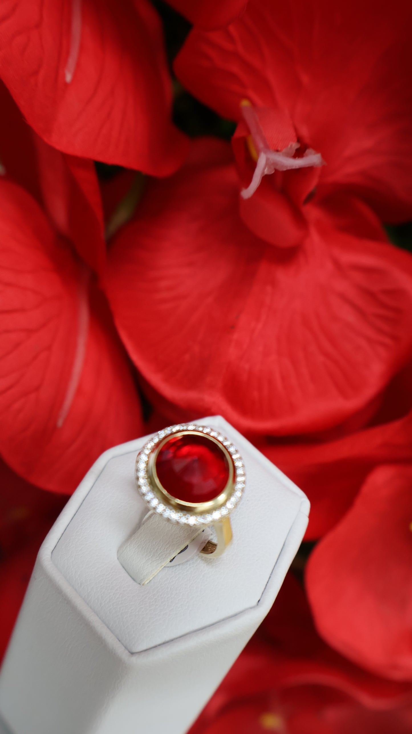 Anillo de mujer en oro 14k de piedra en roja y con sirconia en blanca
