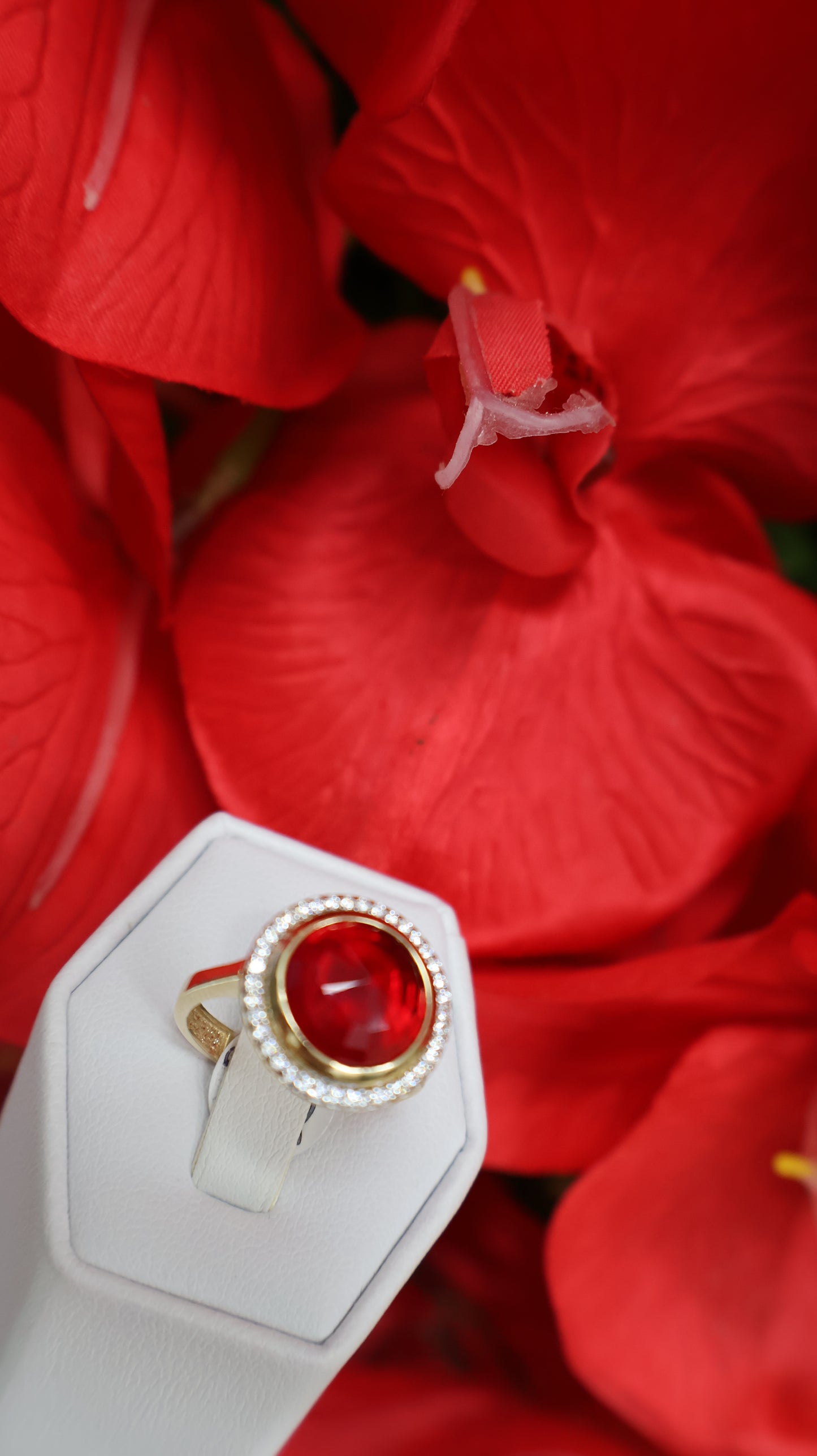 Anillo de mujer en oro 14k de piedra en roja y con sirconia en blanca